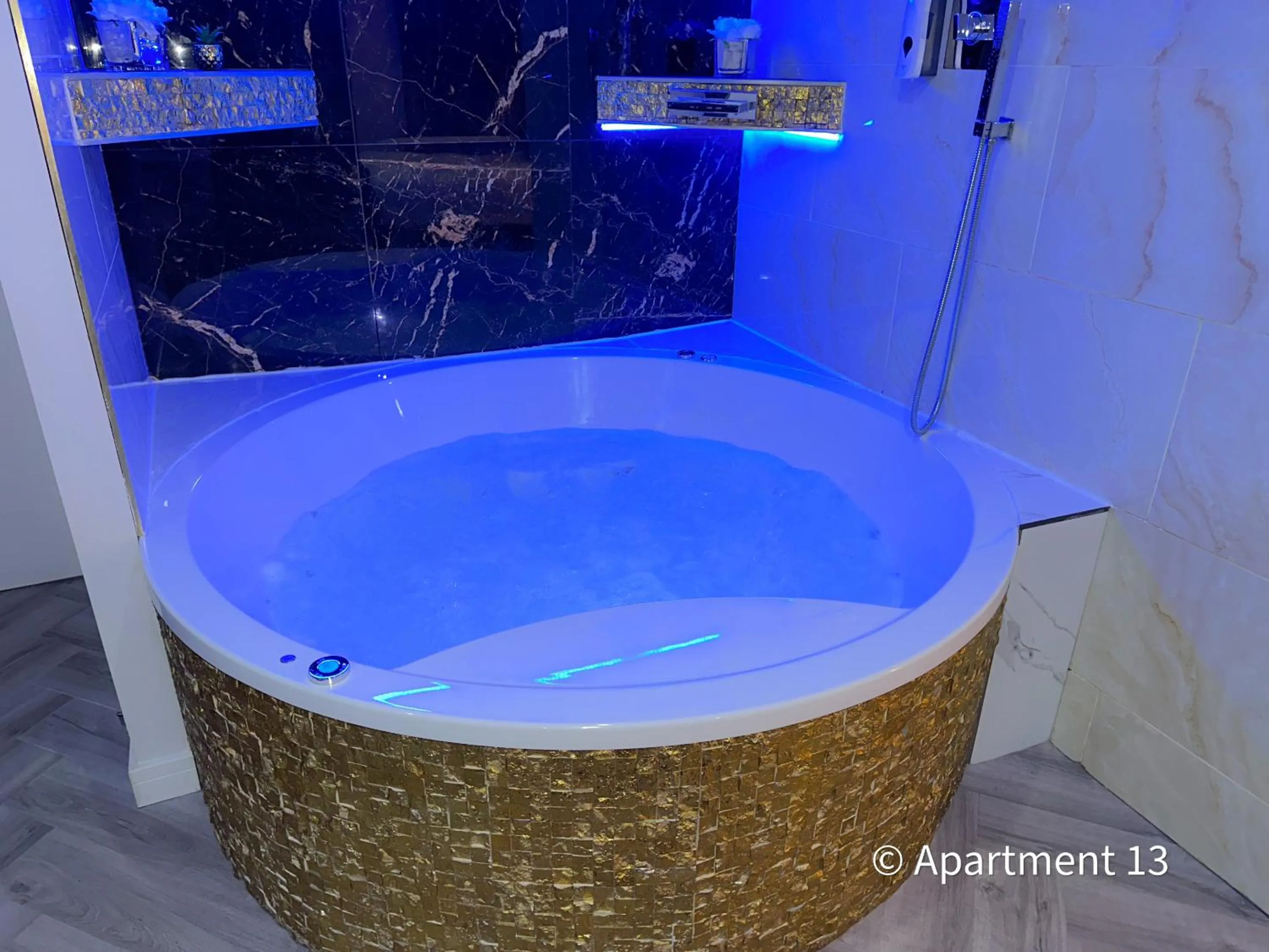 Hot Tub in Mansa Apartments