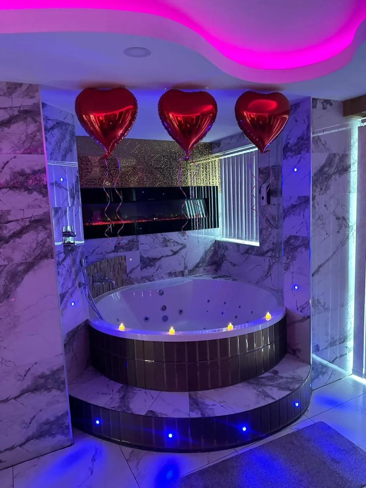 Hot Tub in Mansa Apartments