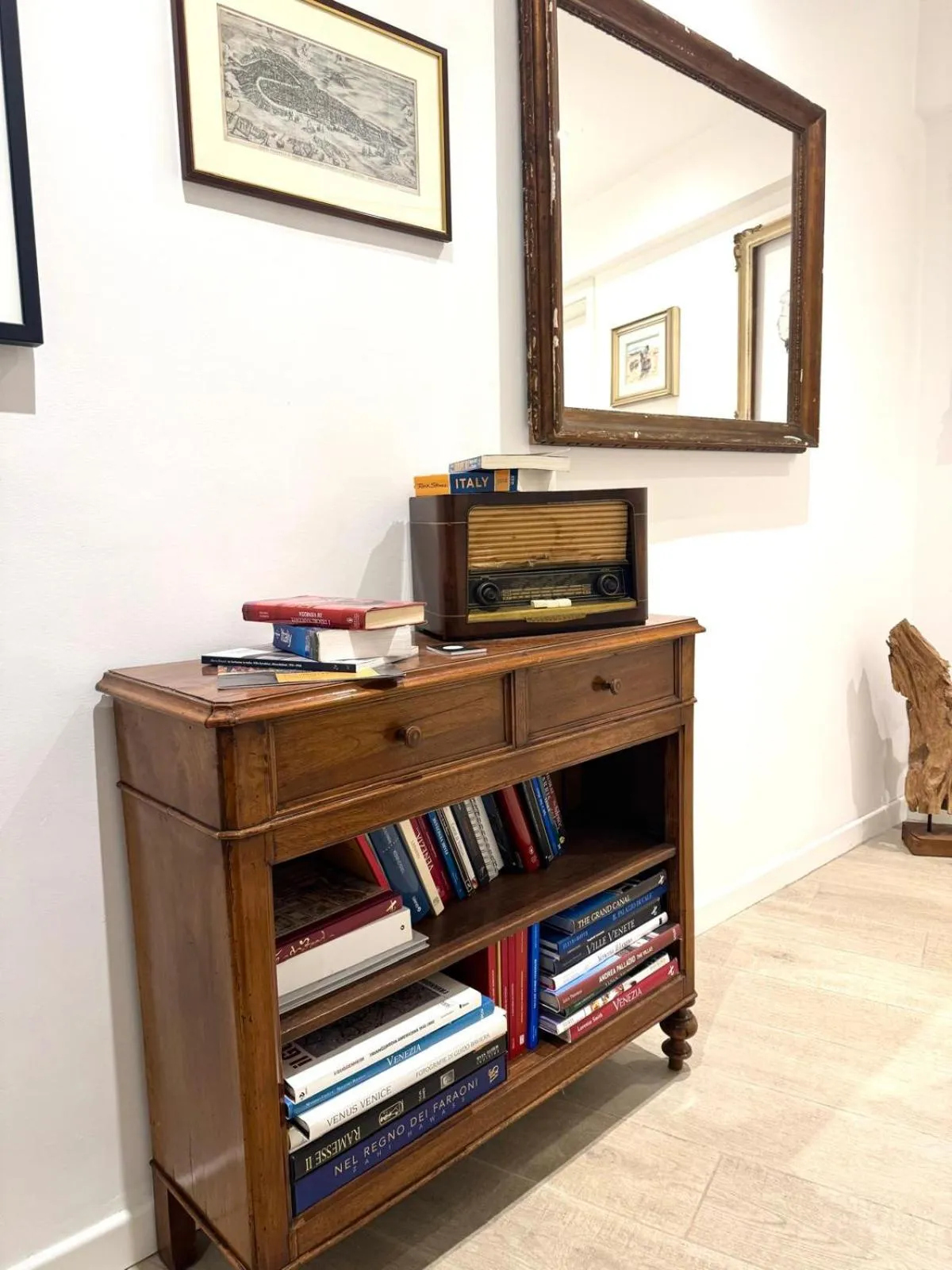 Library in B&B Fortuny