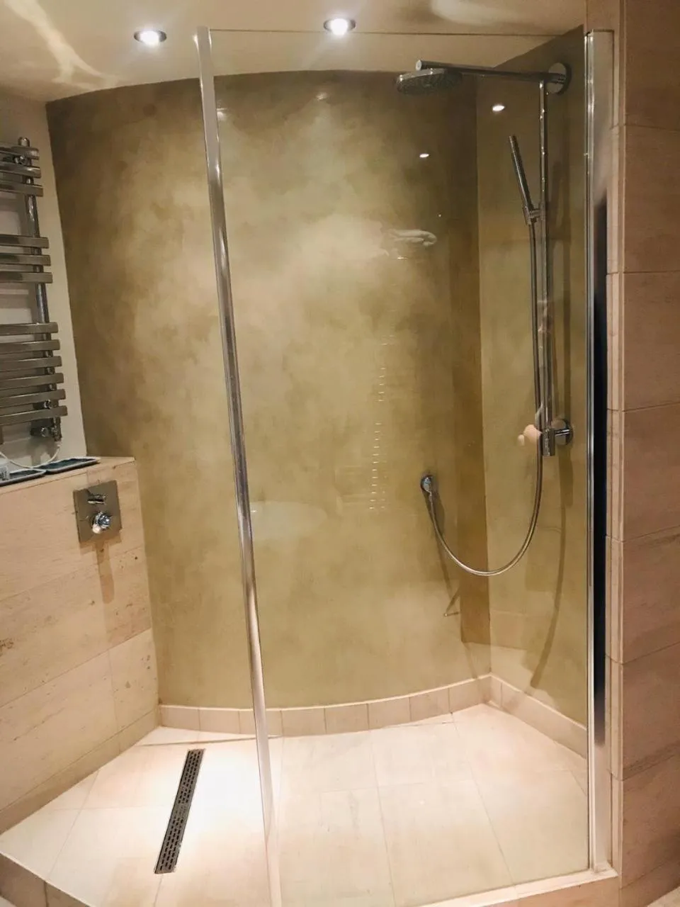 Shower in College View