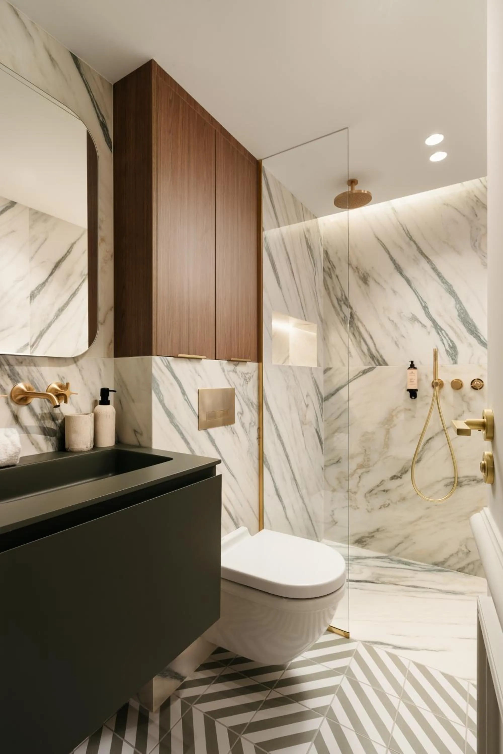 Shower in Léon Hôtel