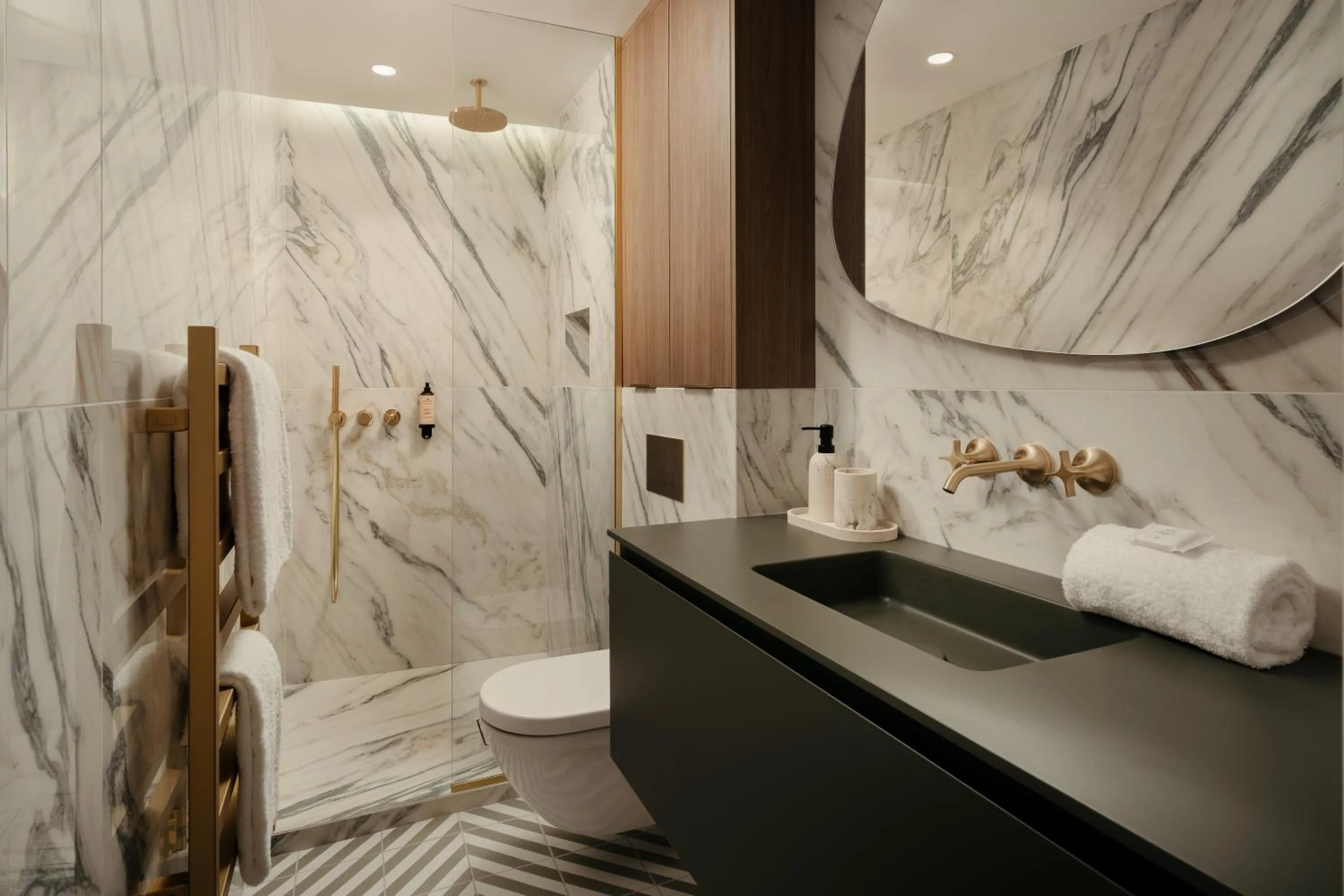 Shower in Léon Hôtel