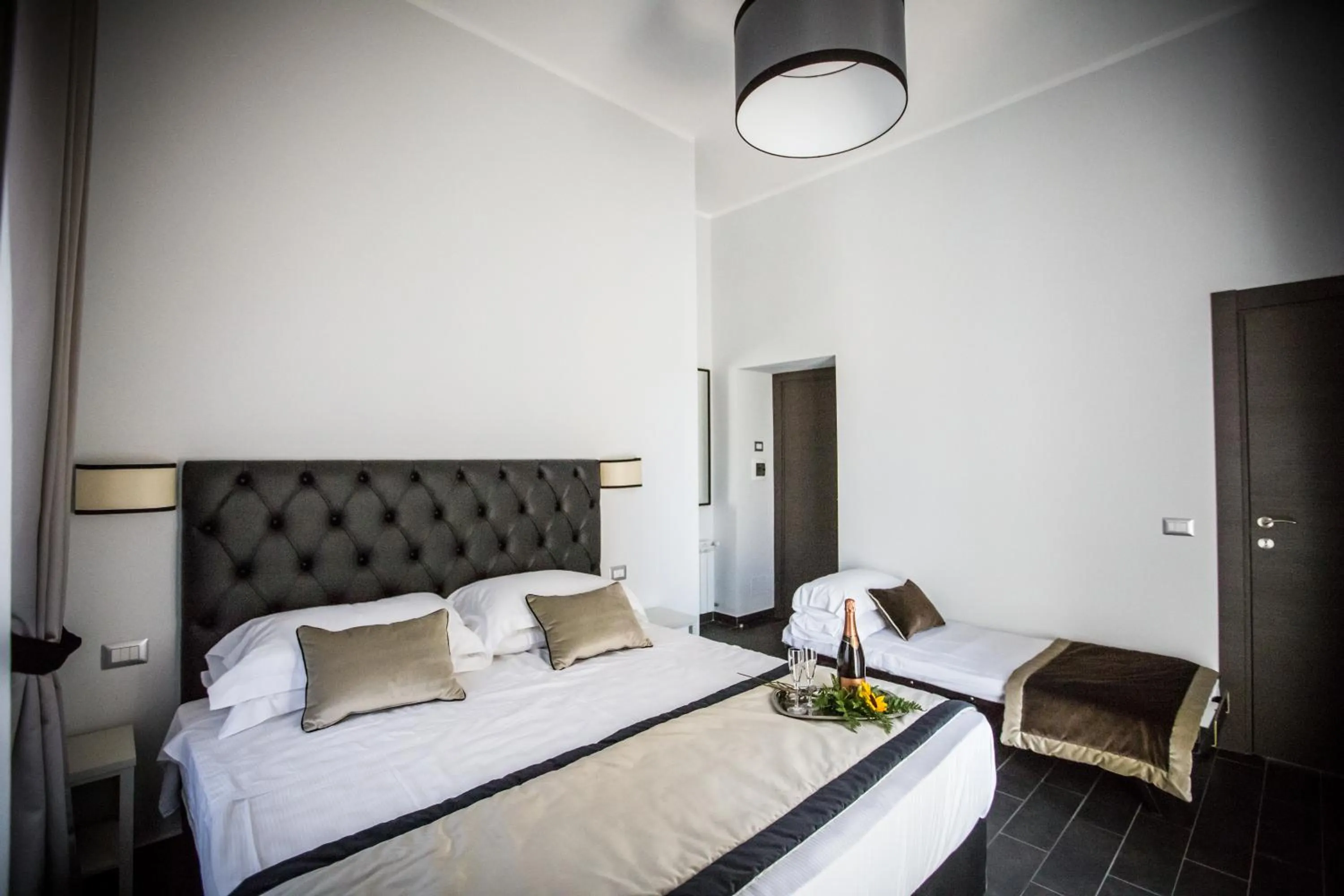 Photo of the whole room, Bed in San Pietro Leisure and Luxury