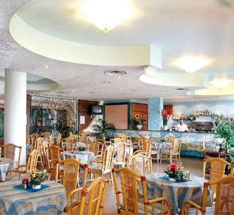 Restaurant/places to eat in Sporting Baia Hotel