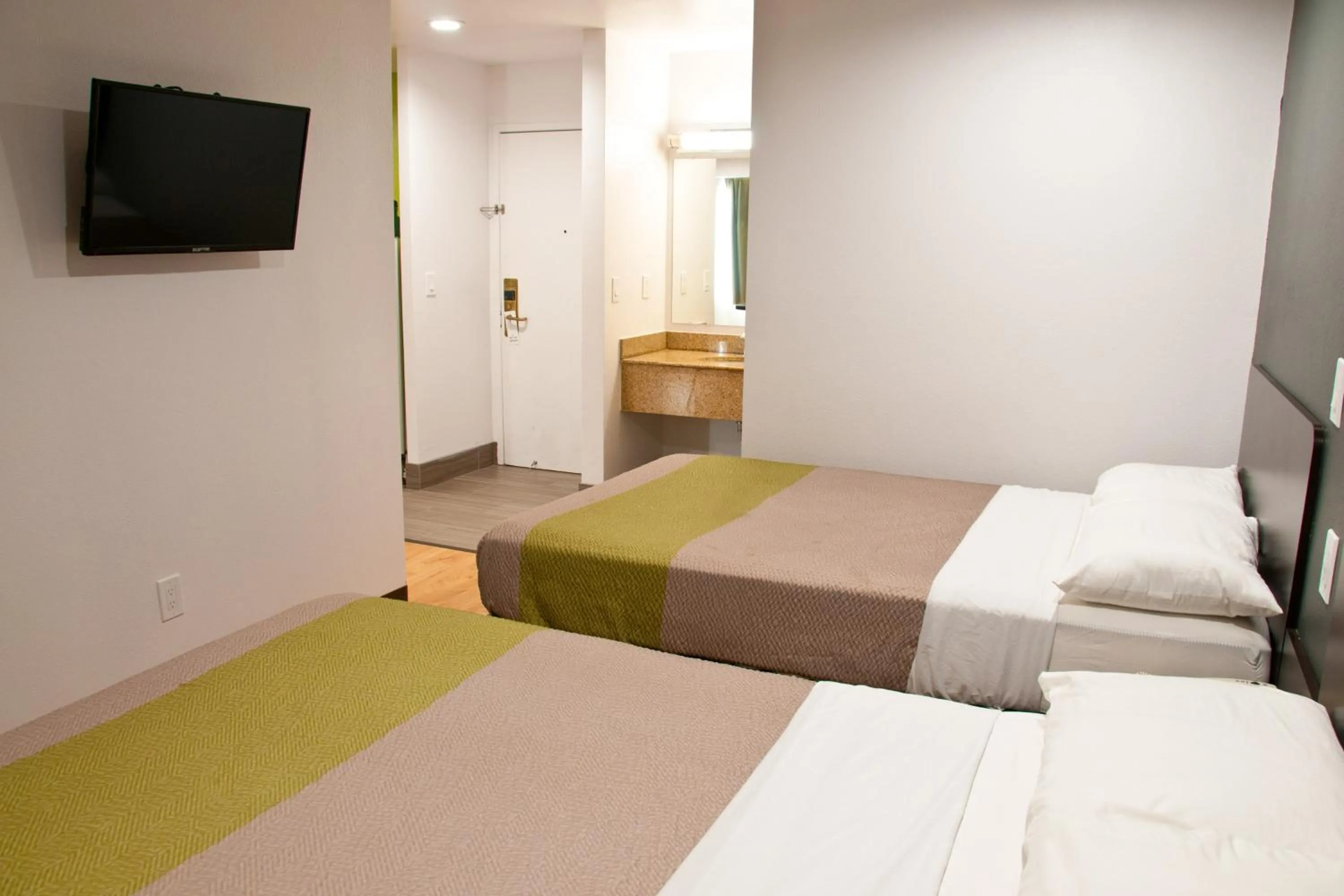 Bedroom, Bed in Studio 6-Portland, OR