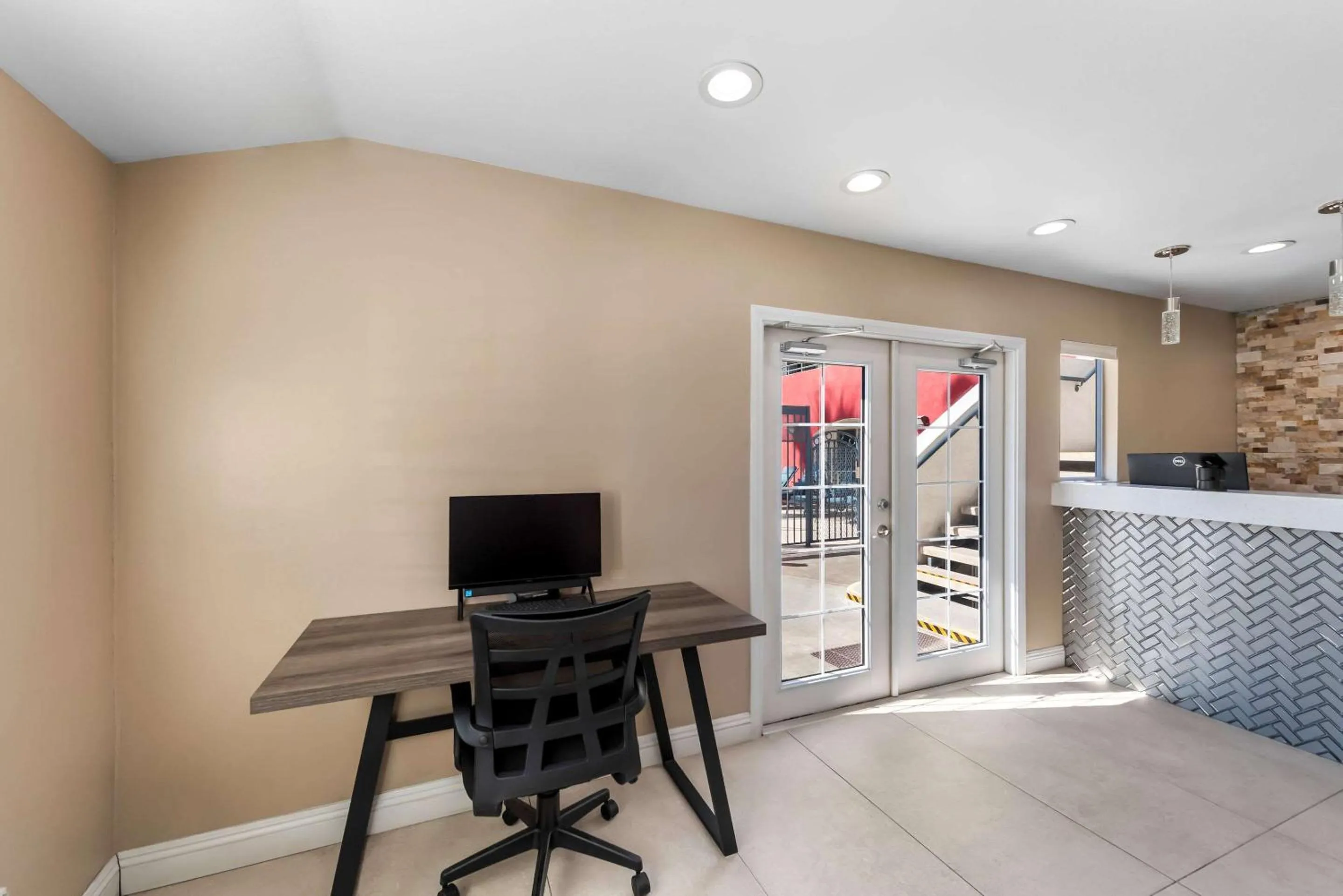 Business facilities in SureStay Plus Hotel by Best Western Chula Vista West