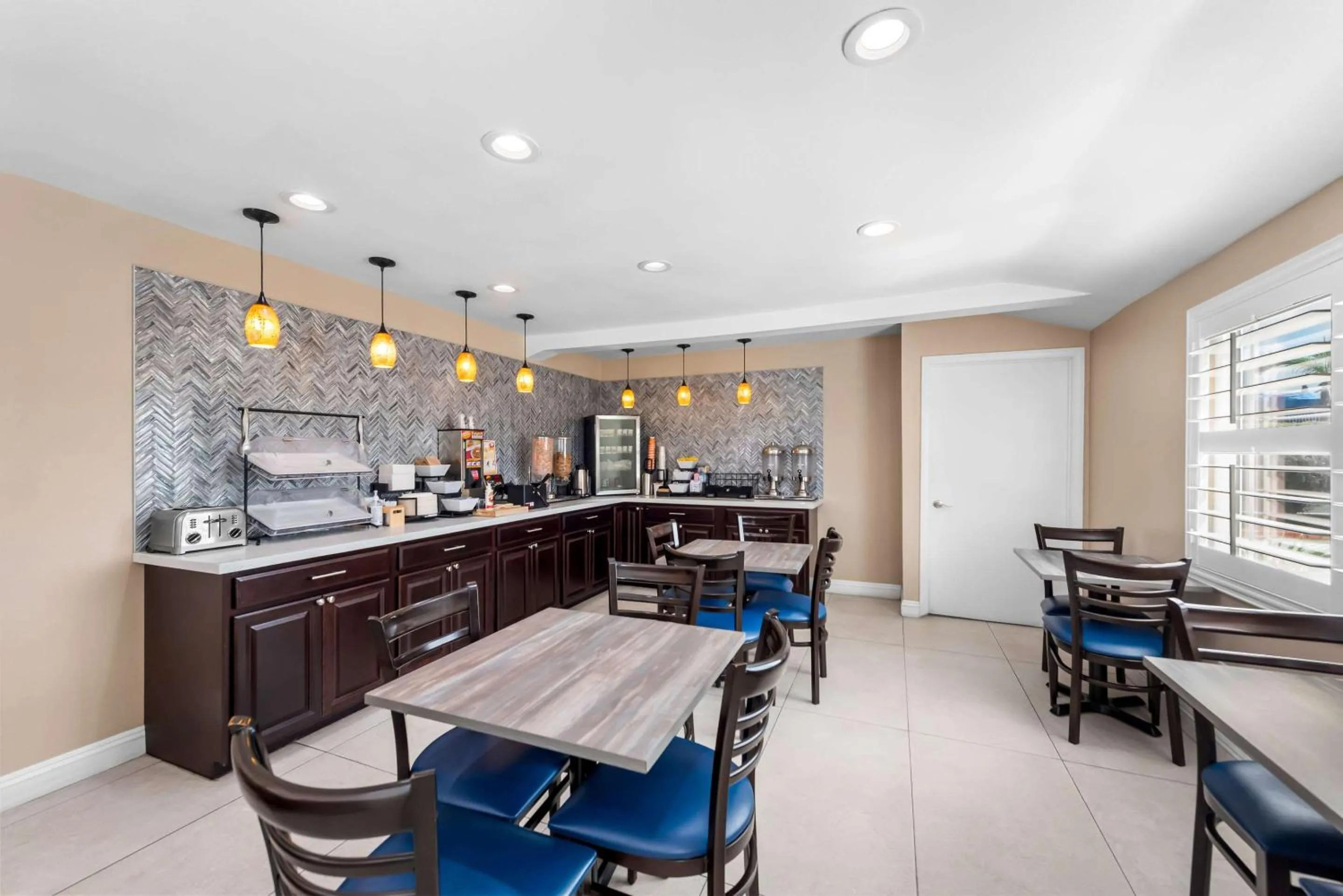 Breakfast in SureStay Plus Hotel by Best Western Chula Vista West