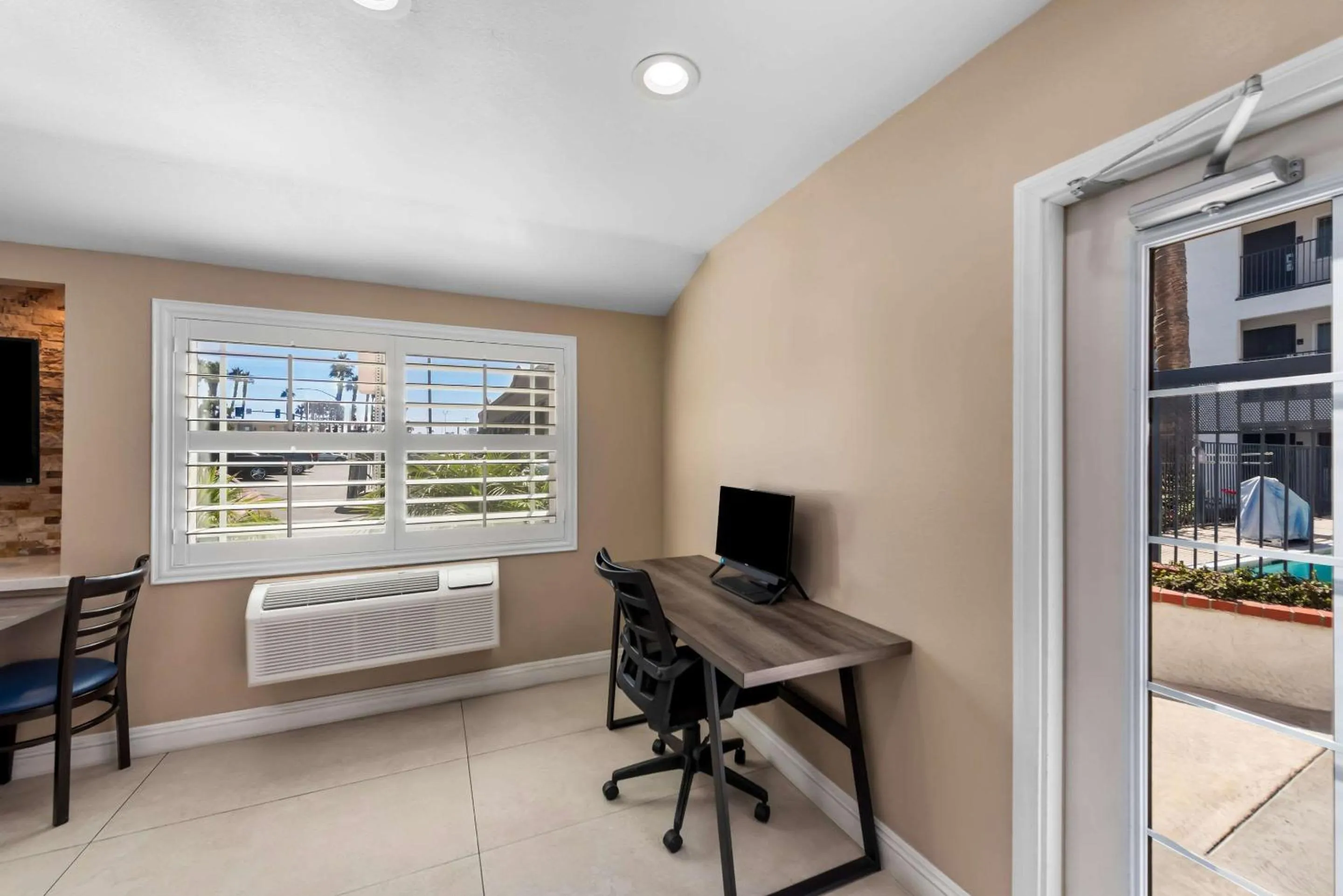 Business facilities in SureStay Plus Hotel by Best Western Chula Vista West