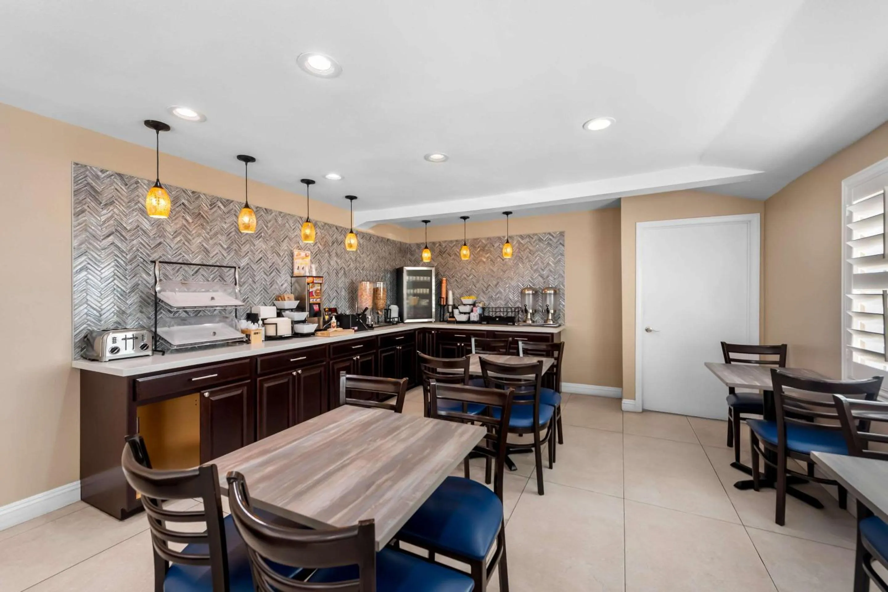 Breakfast in SureStay Plus Hotel by Best Western Chula Vista West