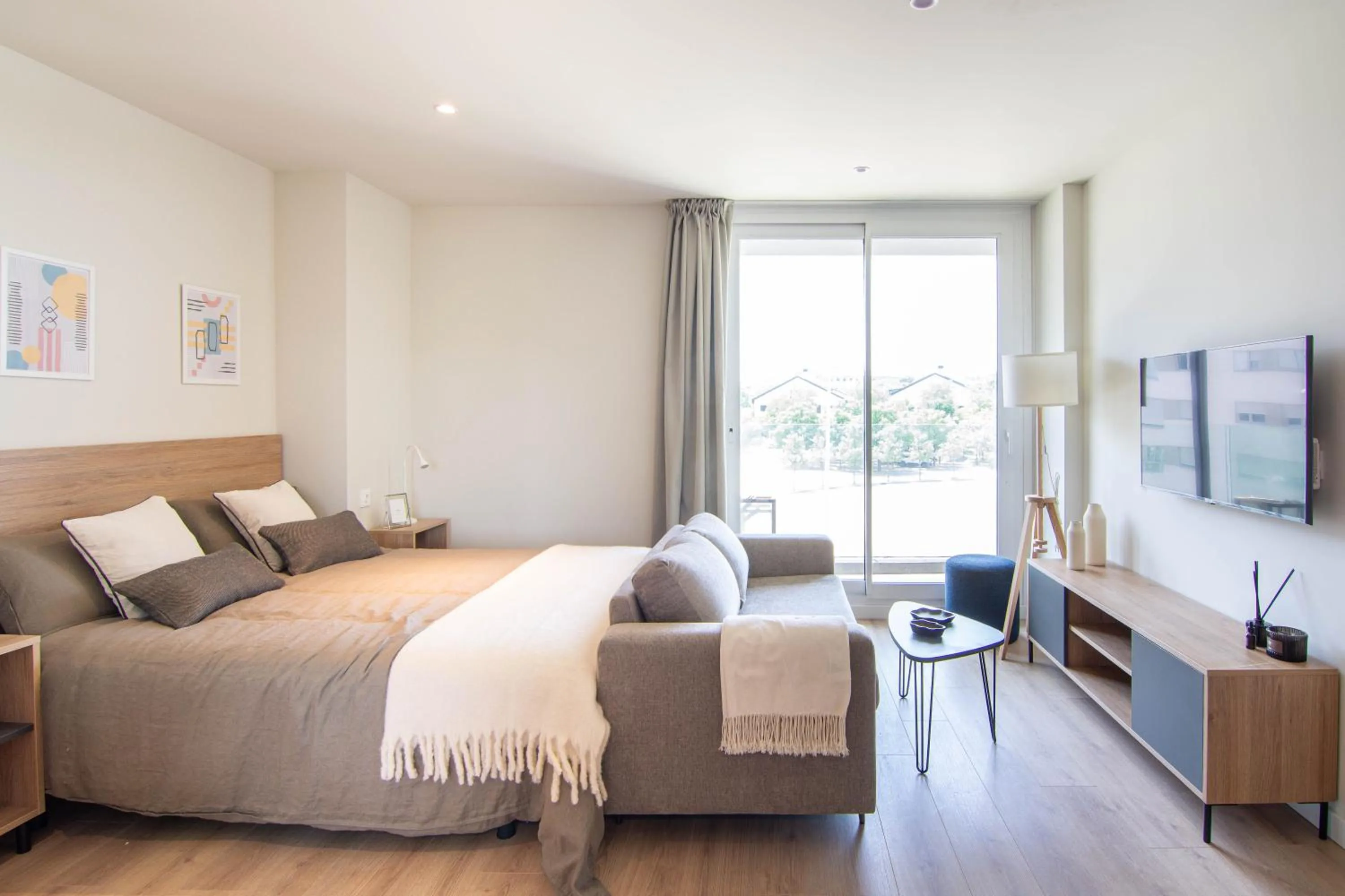 Photo of the whole room, Bed in Bext Valdebebas