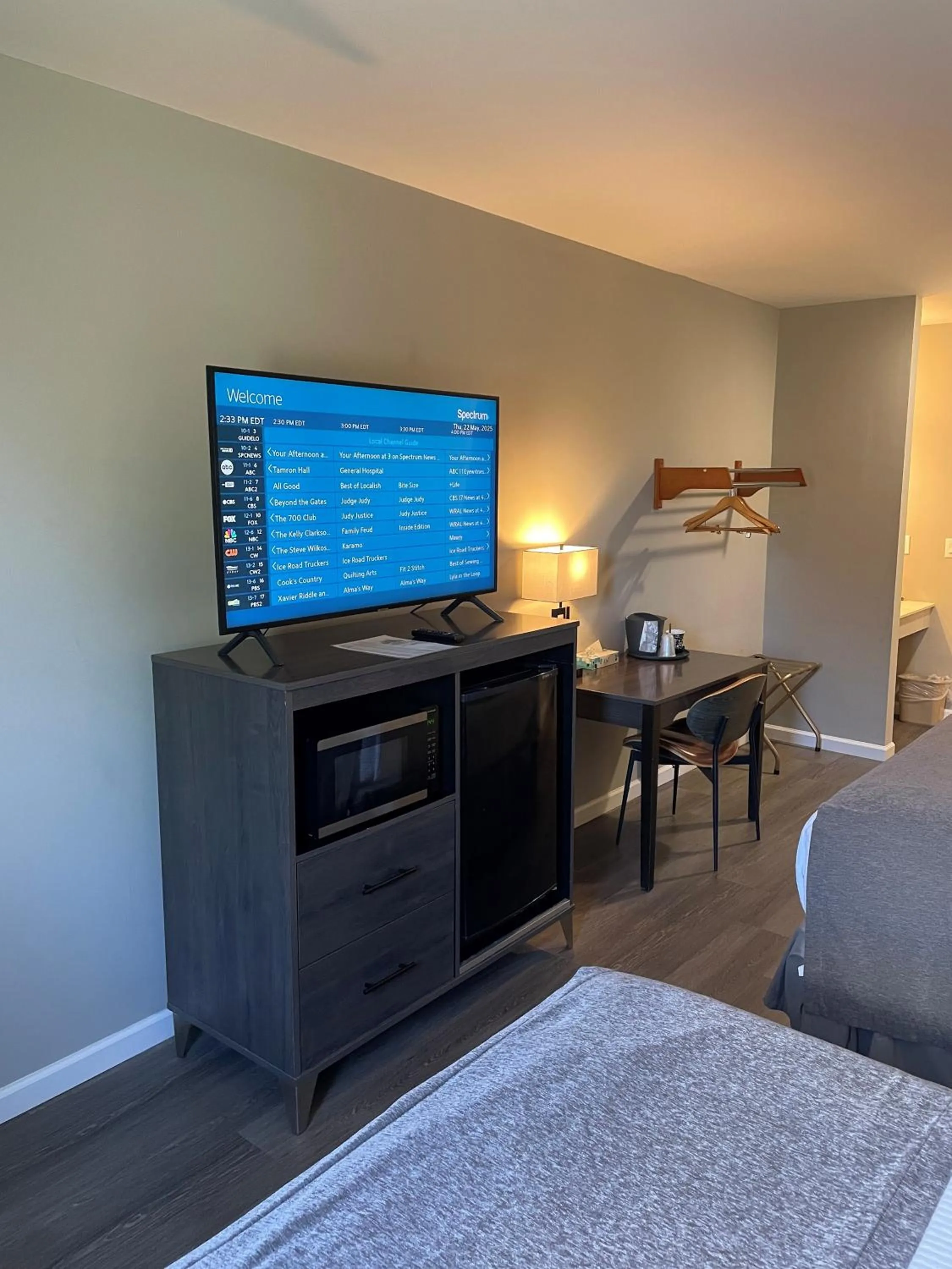 TV and multimedia in Carolina Pine Inn near Southern Pines-Pinehurst