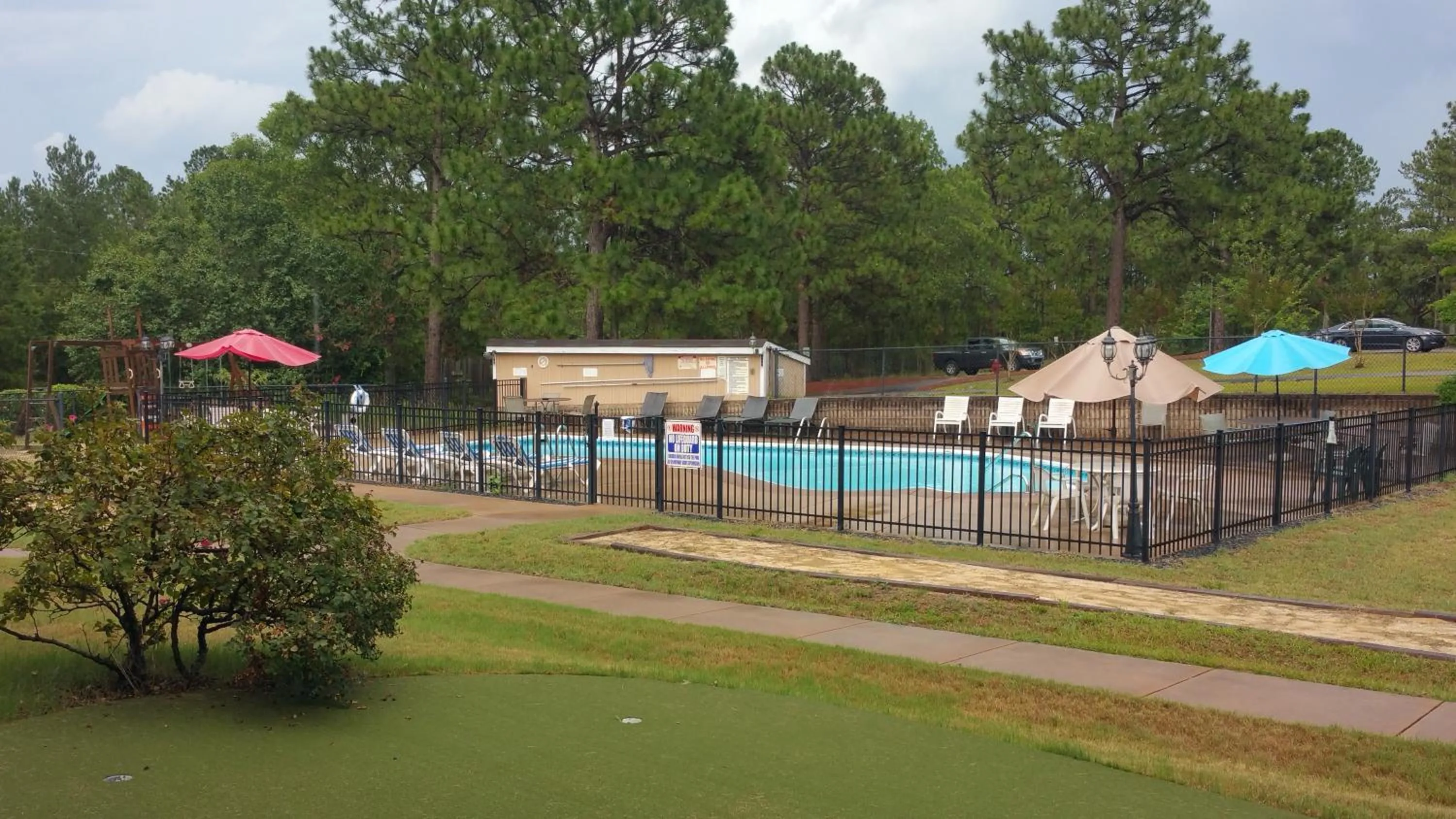 Swimming pool in Carolina Pine Inn near Southern Pines-Pinehurst