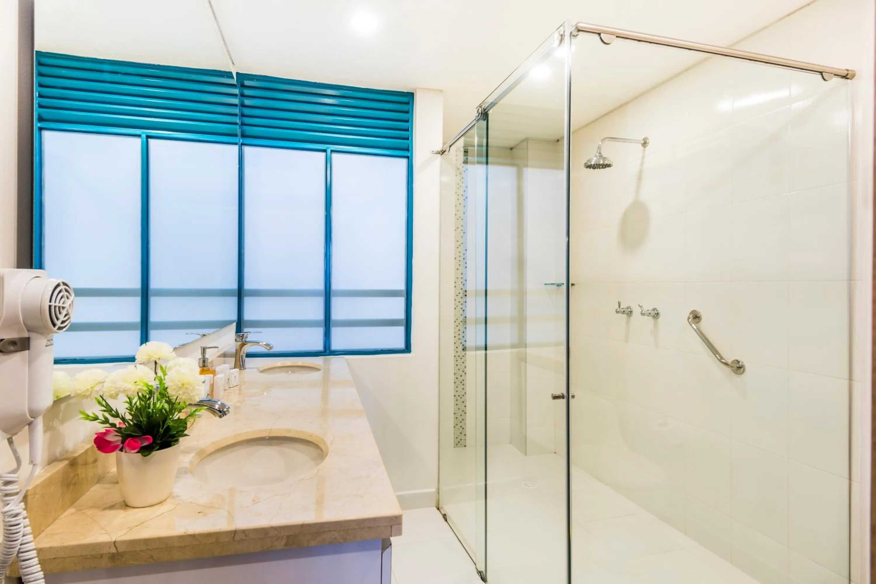 Shower in Hotel Camino de la Sal