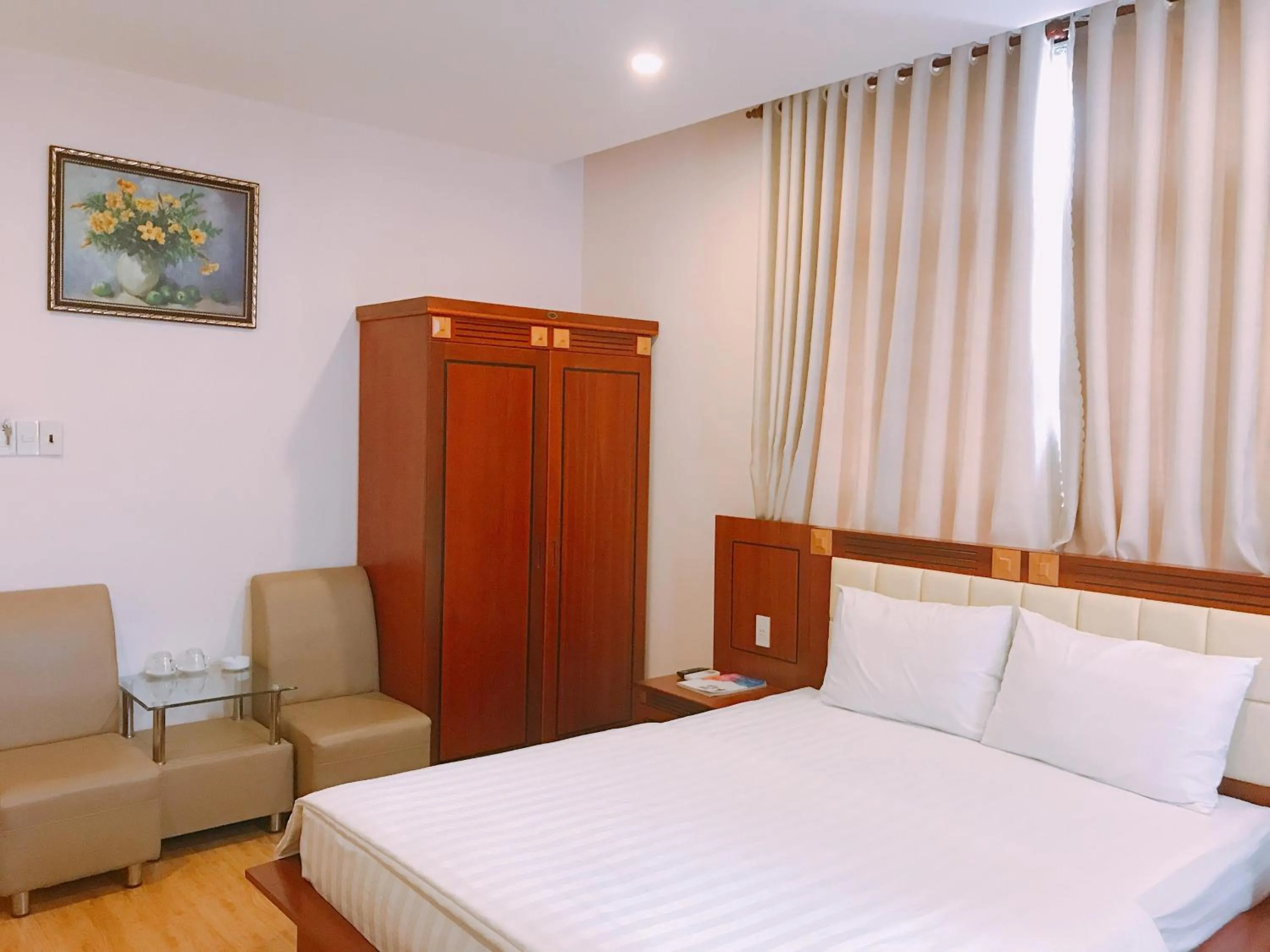 Property building, Bed in Hoang Ngoc Hotel