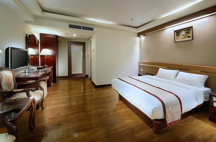 Bed in Cheng Pao Hotel