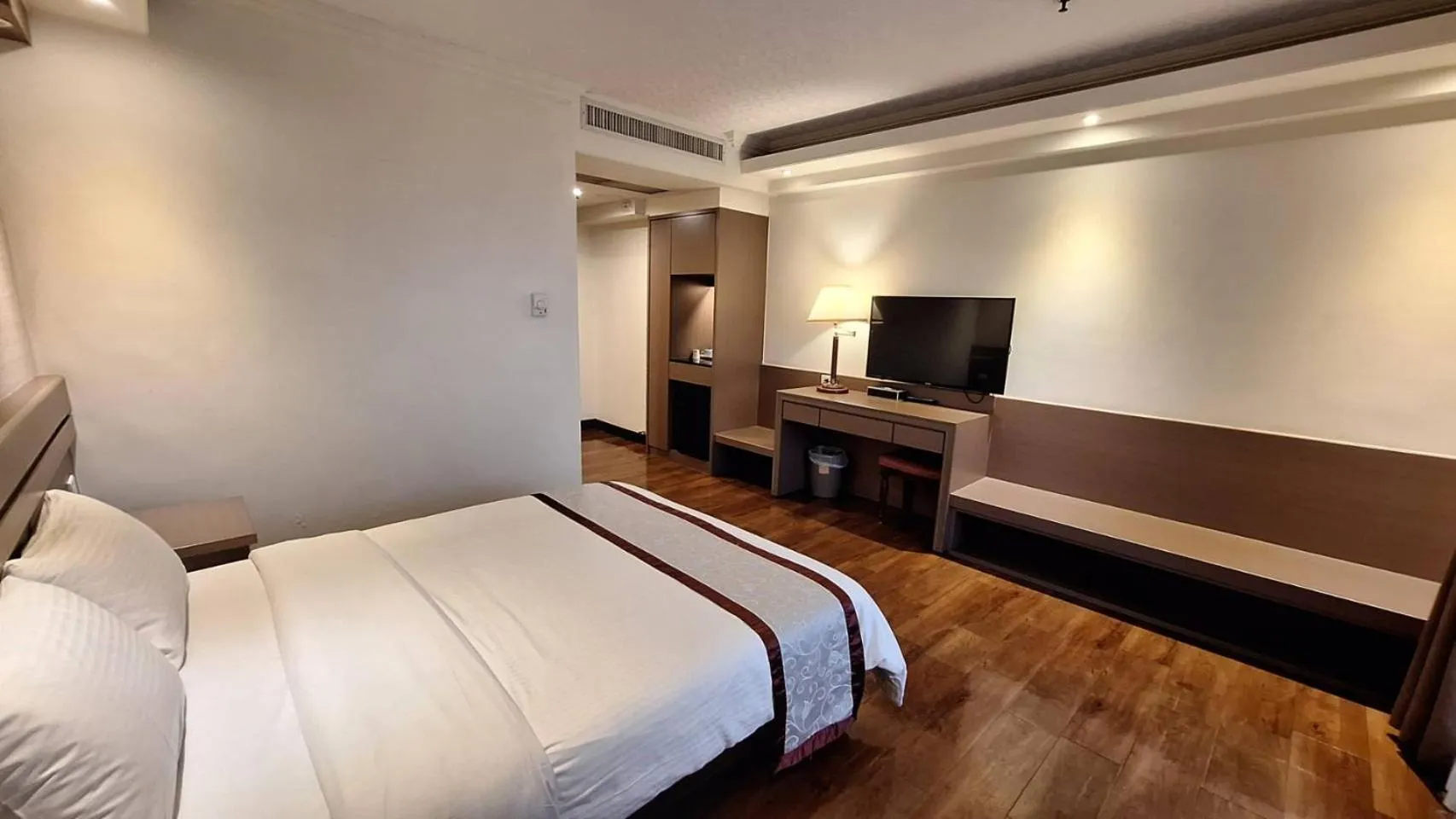 Bed in Cheng Pao Hotel