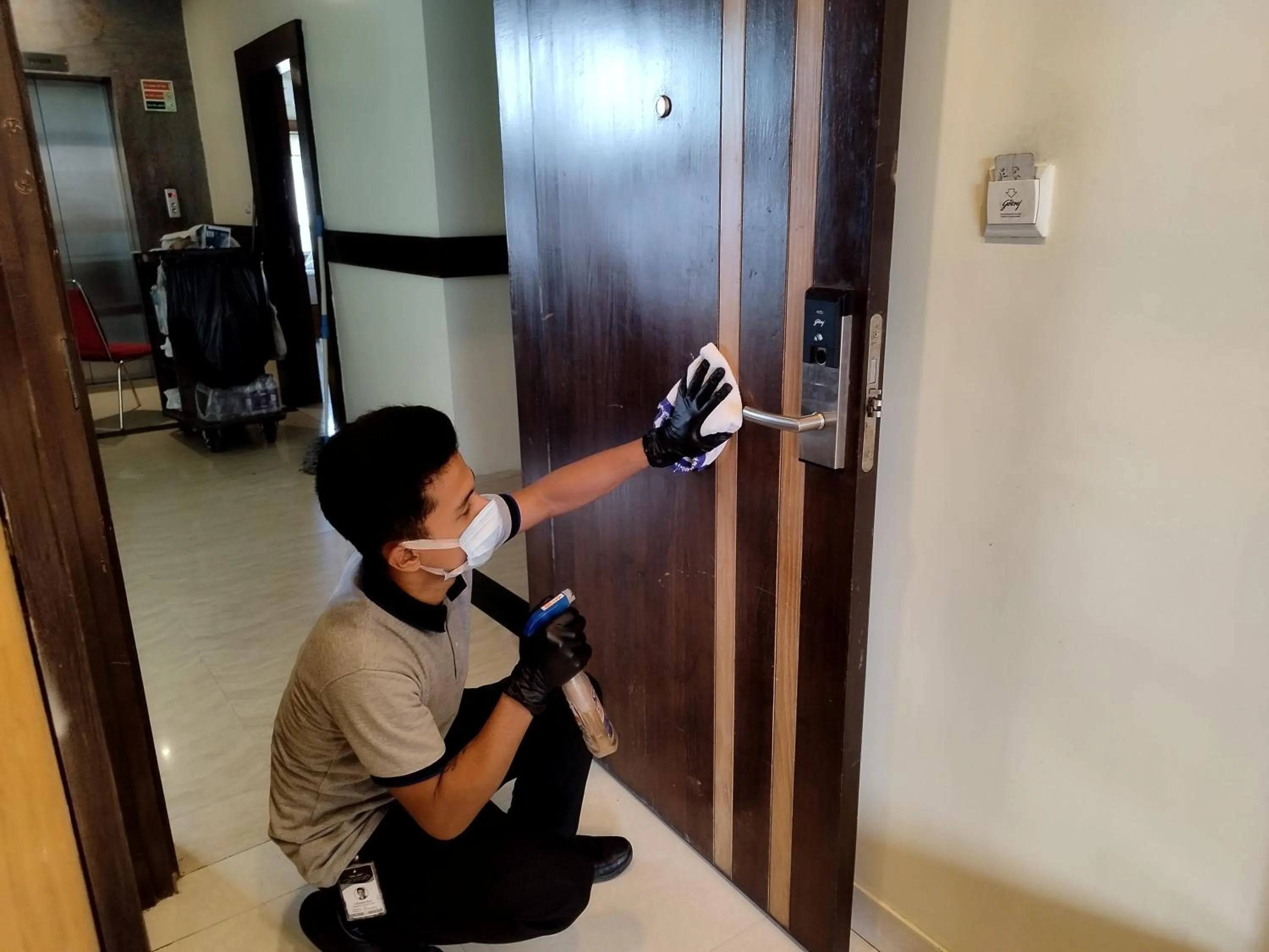 room service in Hotel Sonar Tori