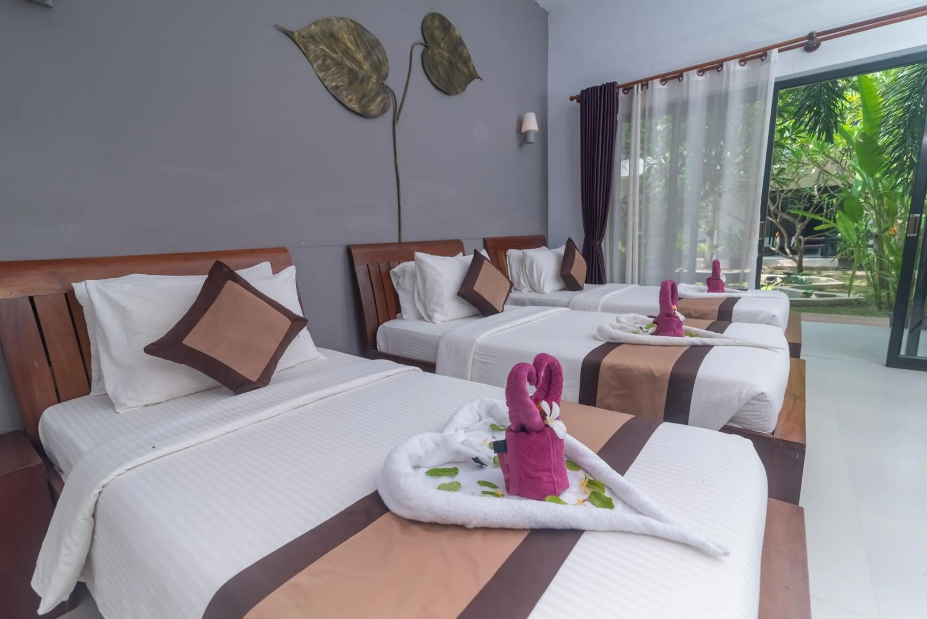 Balcony/Terrace, Bed in New Riverside Hotel