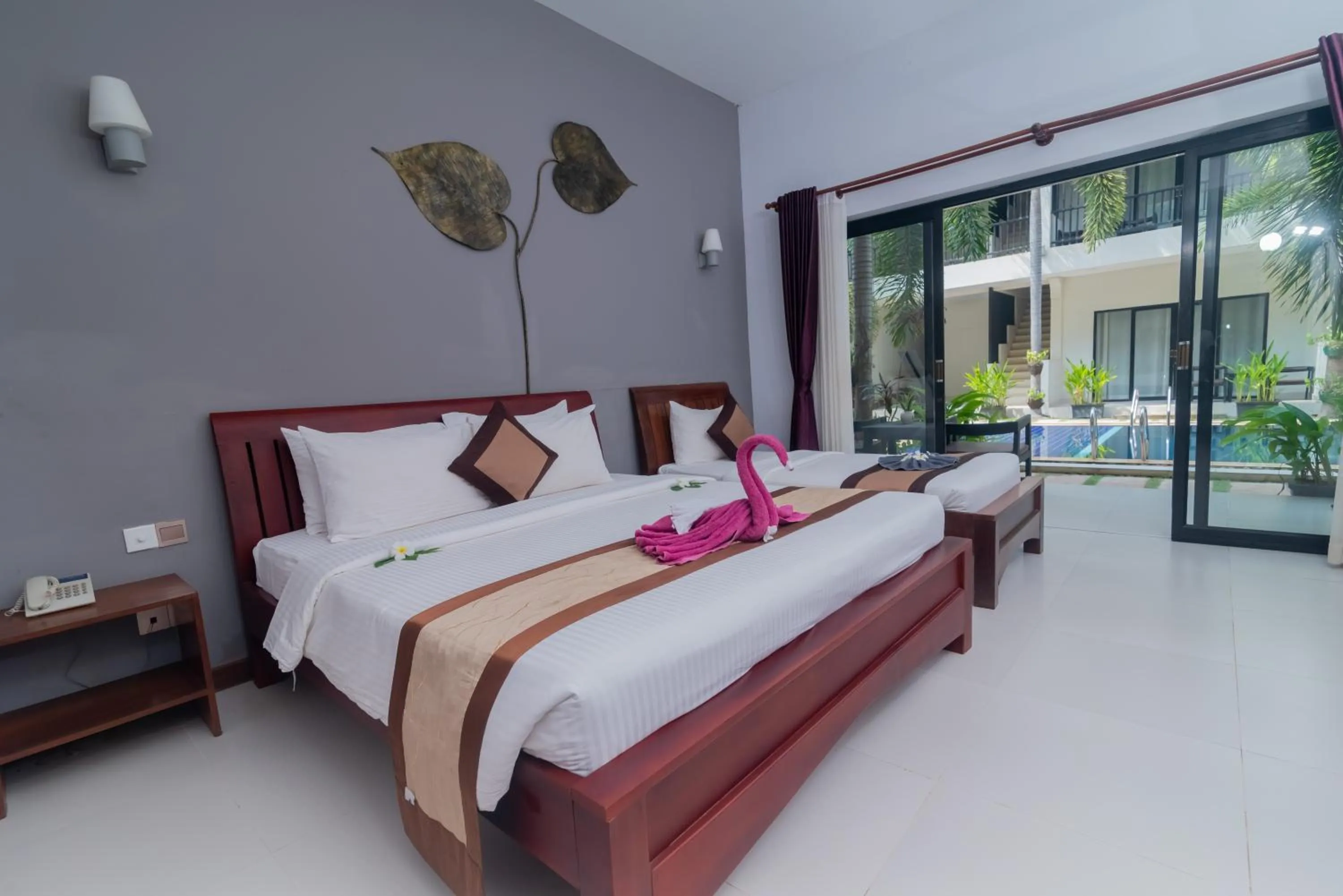 Balcony/Terrace, Bed in New Riverside Hotel