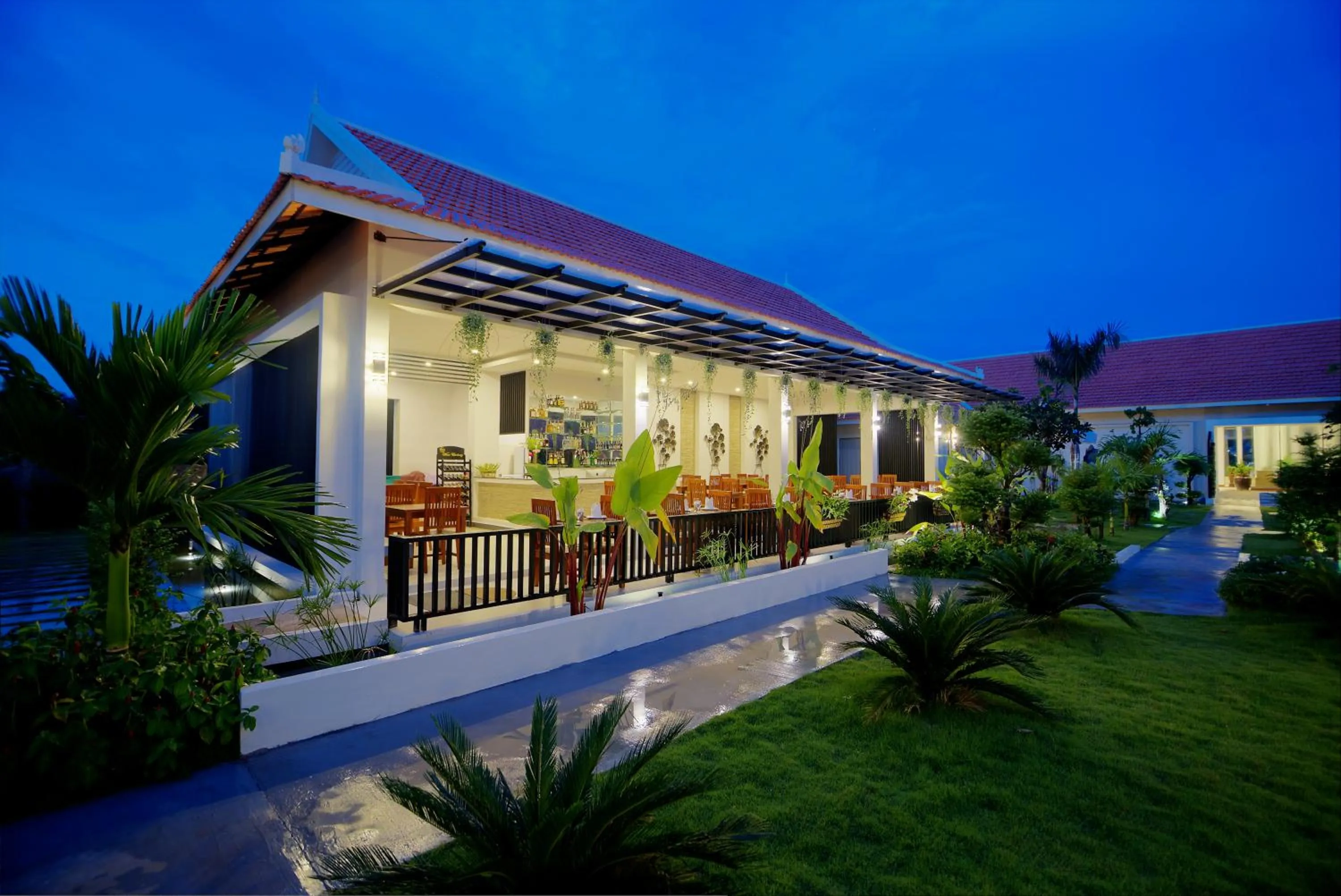 Restaurant/places to eat in New Riverside Hotel