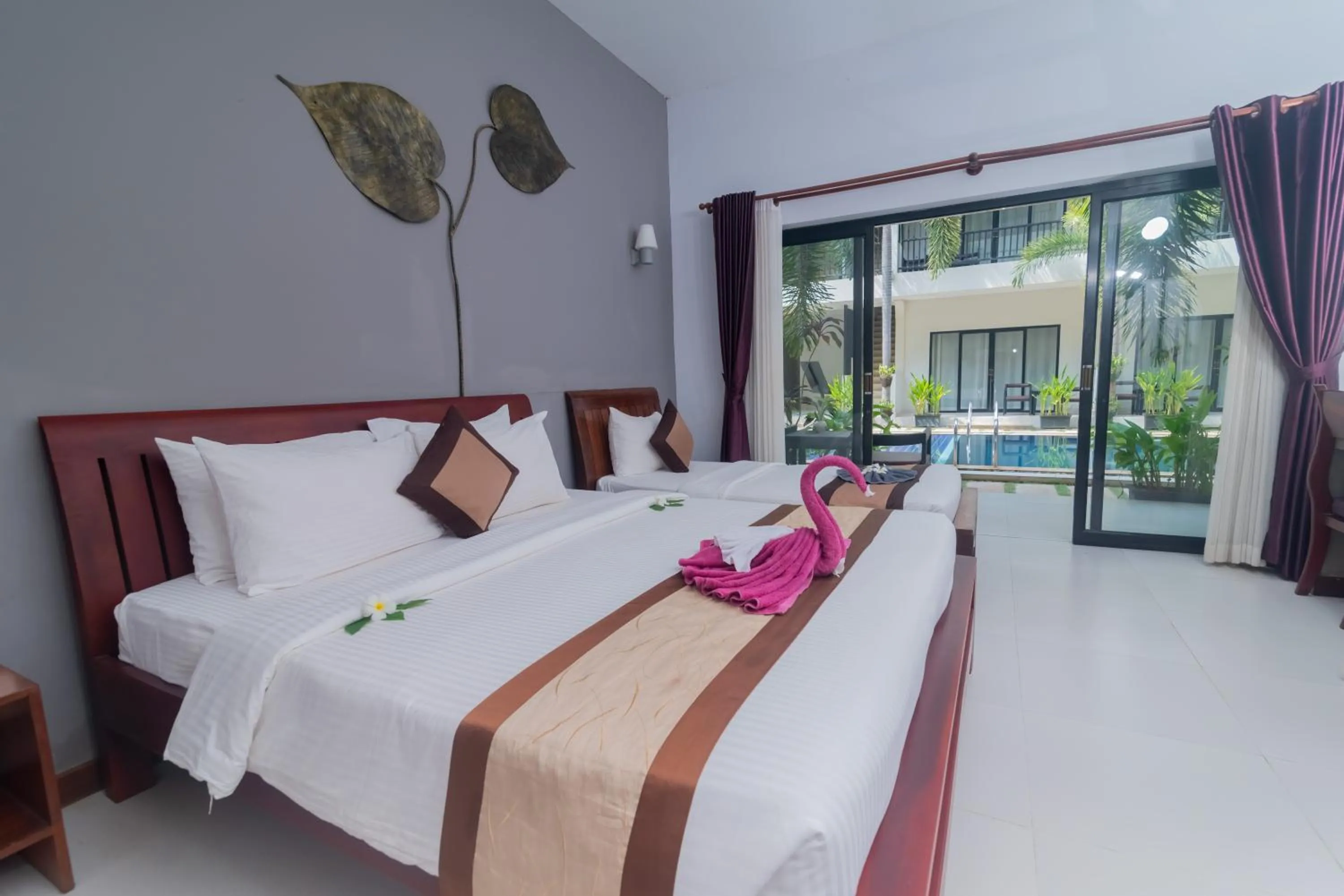 Balcony/Terrace, Bed in New Riverside Hotel