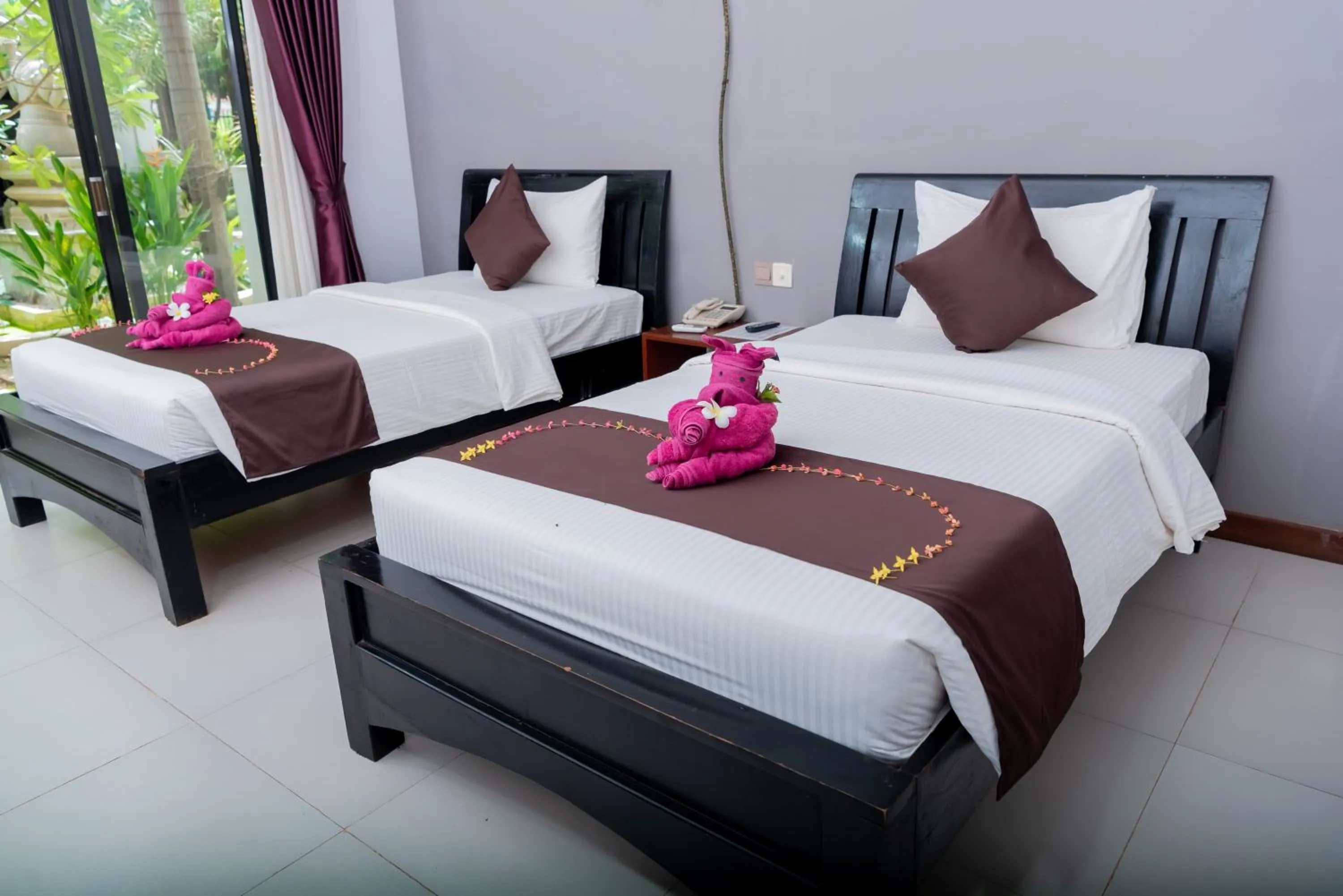 Balcony/Terrace, Bed in New Riverside Hotel