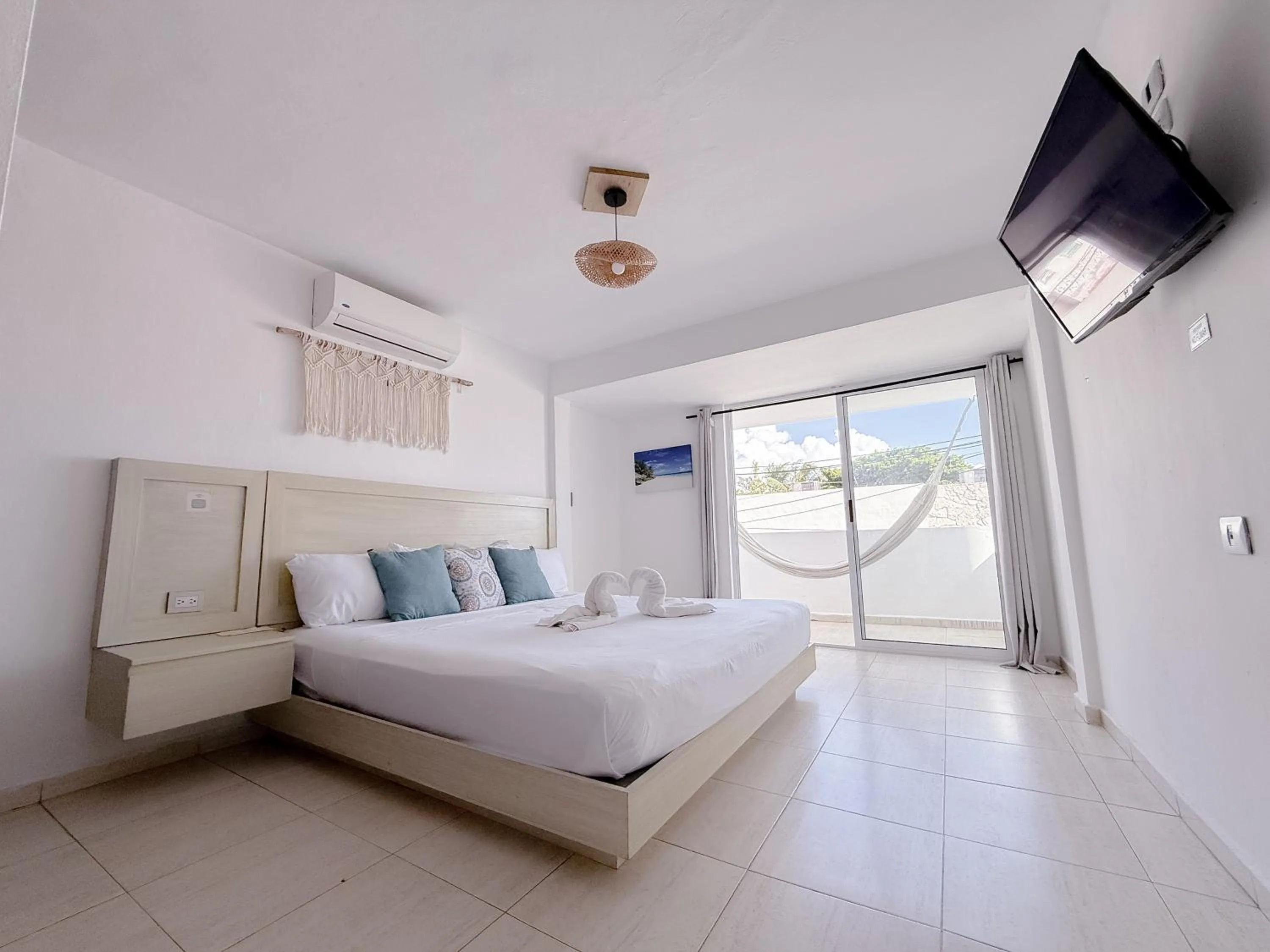 King Room with Balcony in Rustic Hotel Isla Mujeres