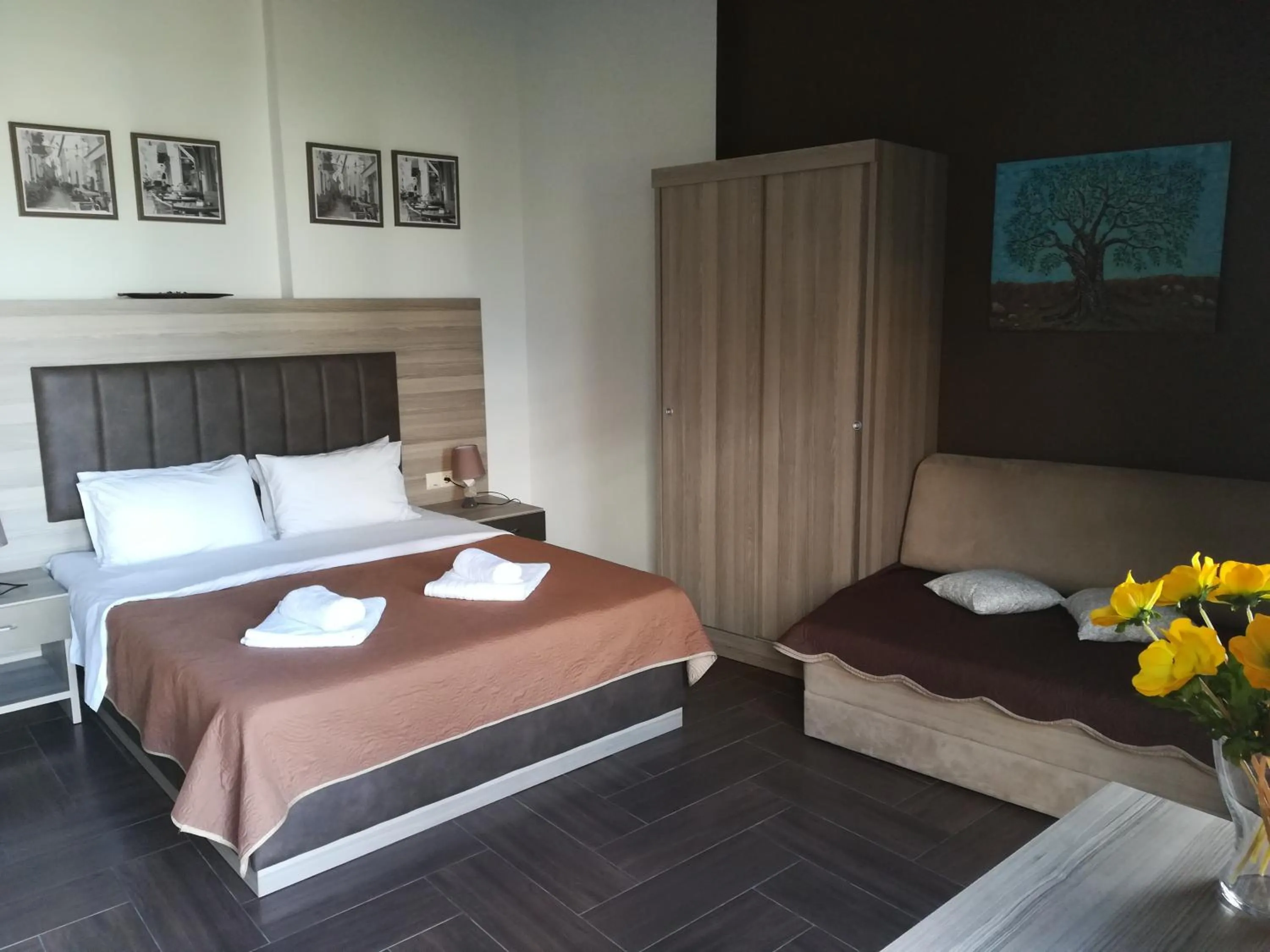 Bed in Palmyra Studios