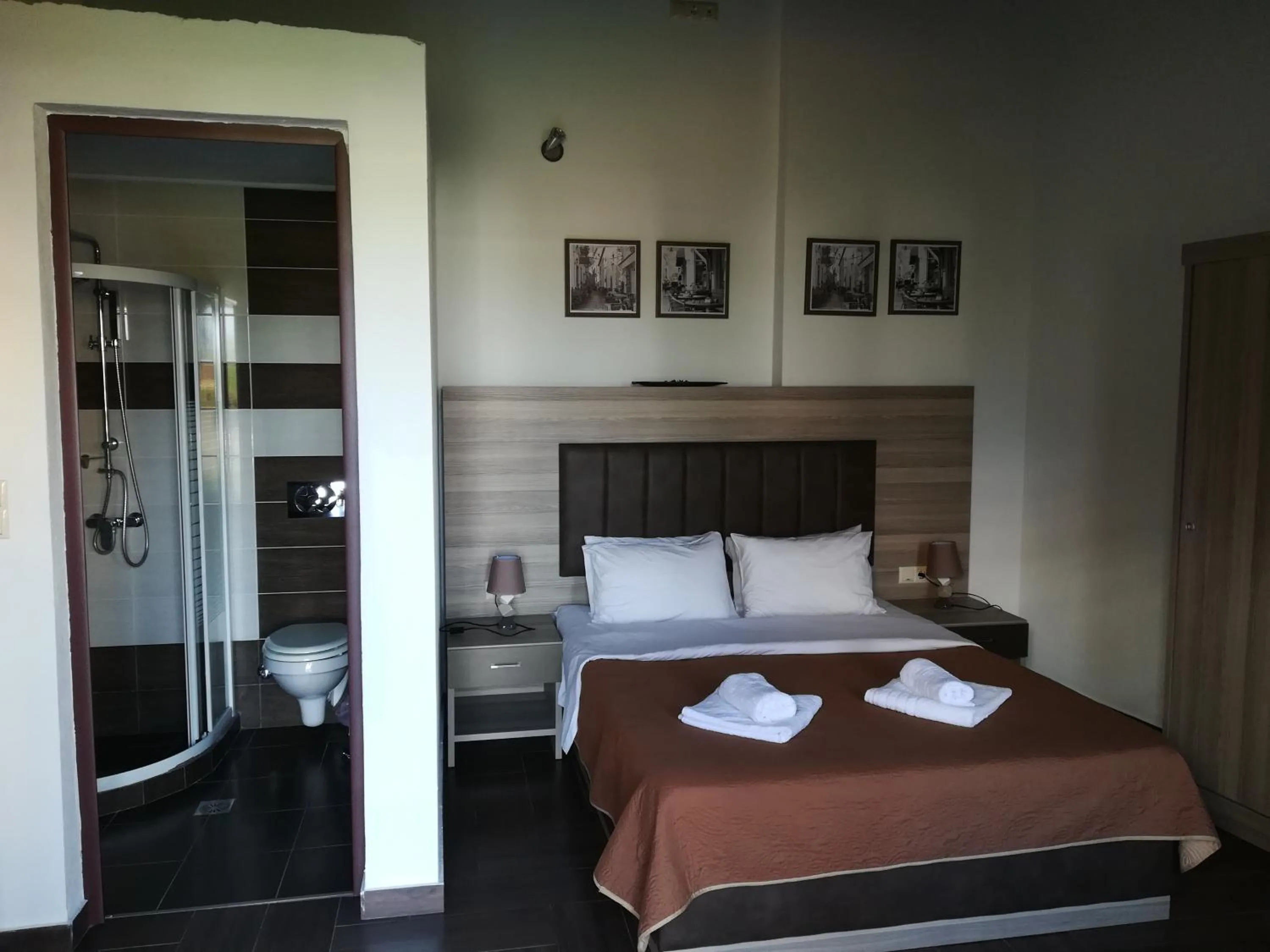 Bed in Palmyra Studios