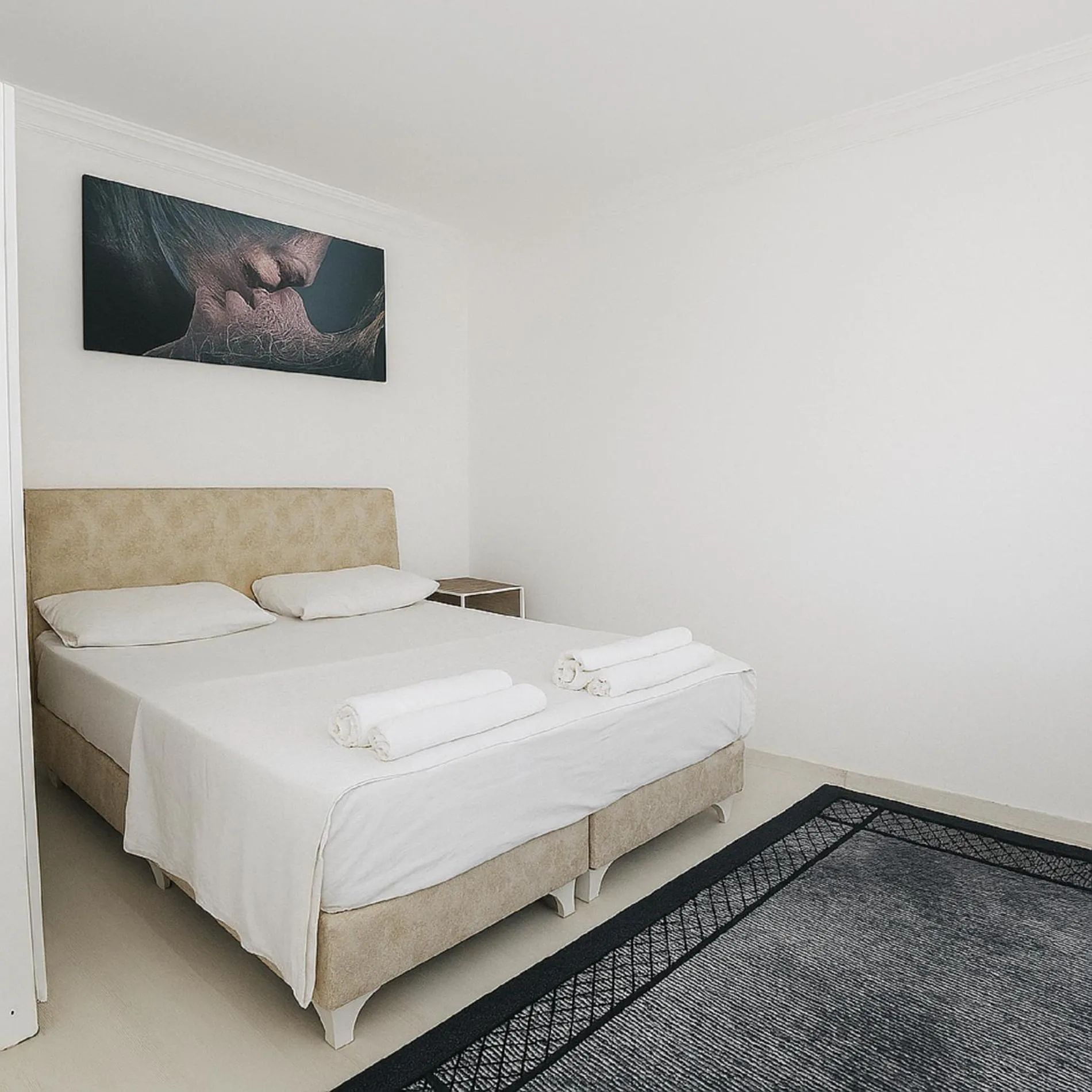 Bed in Hillside Apart House