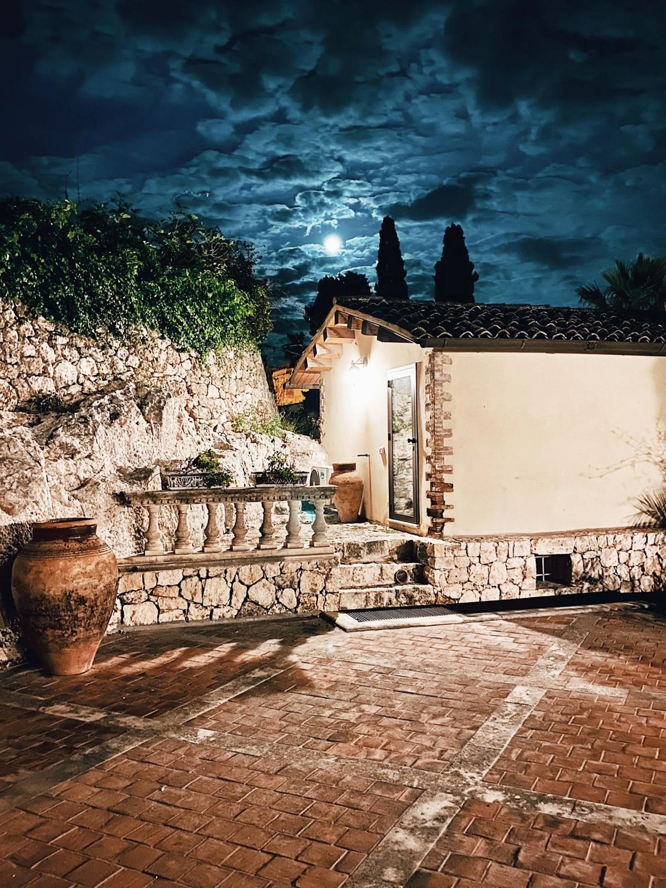 Facade/entrance in Dimora Archimedea