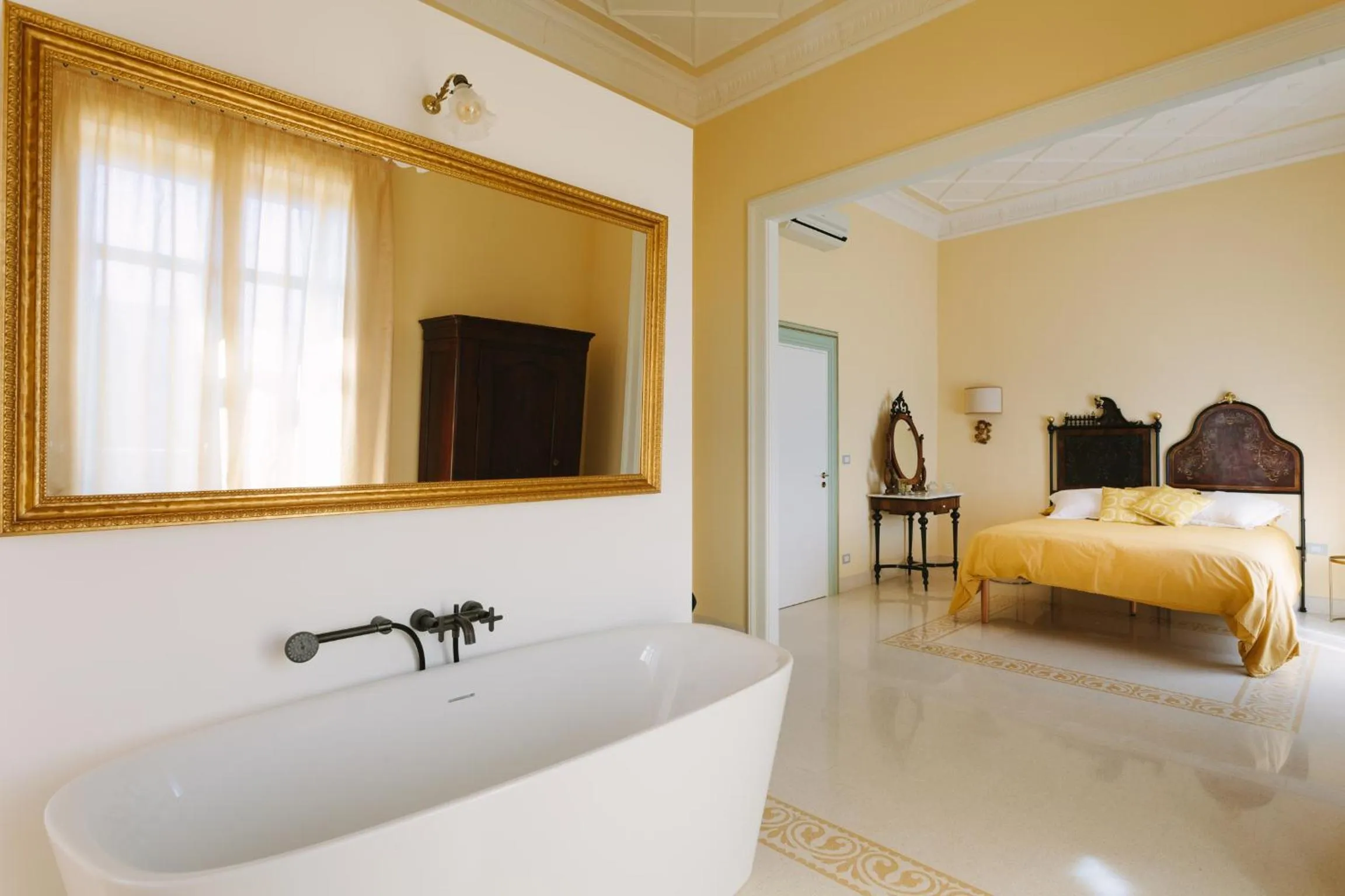 Photo of the whole room, Bed in Dimora Archimedea