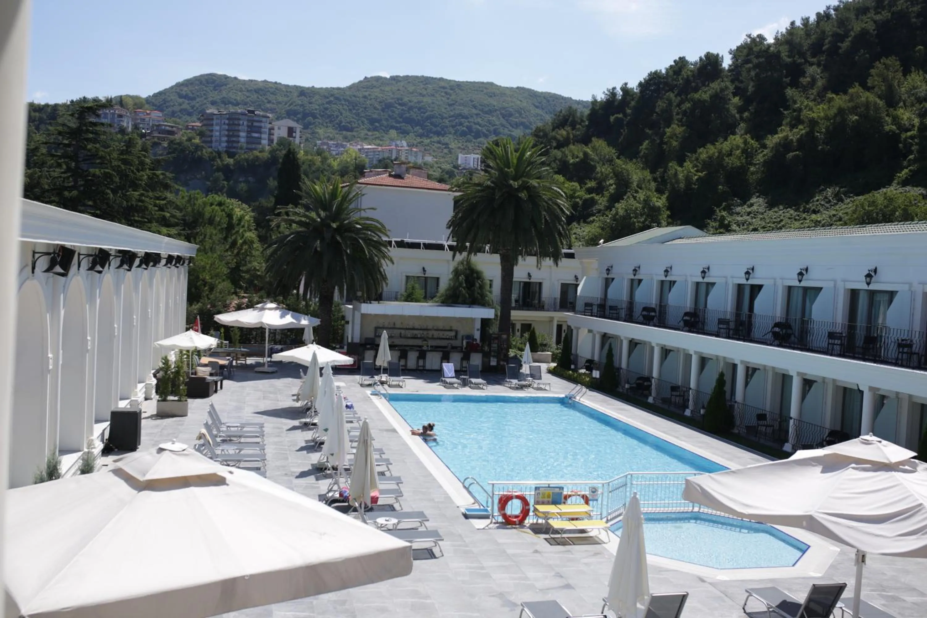 Swimming pool in Northdoor Hotel