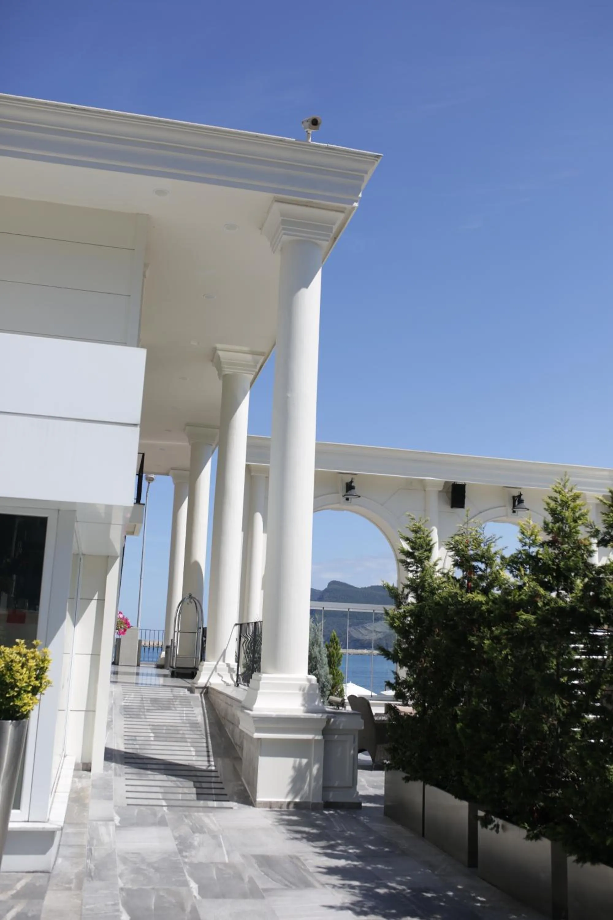 Facade/entrance in Northdoor Hotel