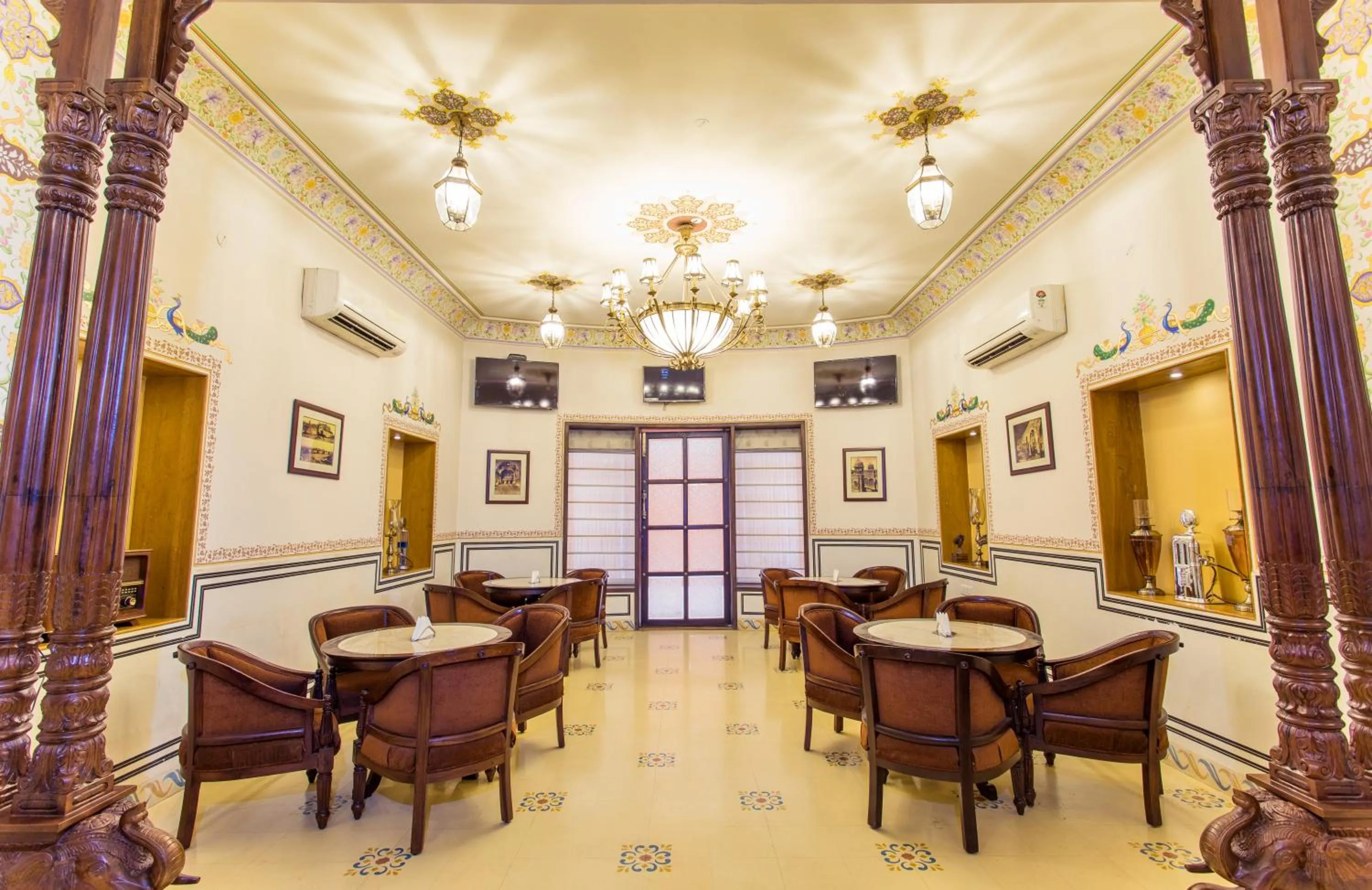 Lounge or bar in Grand Uniara A Heritage Hotel