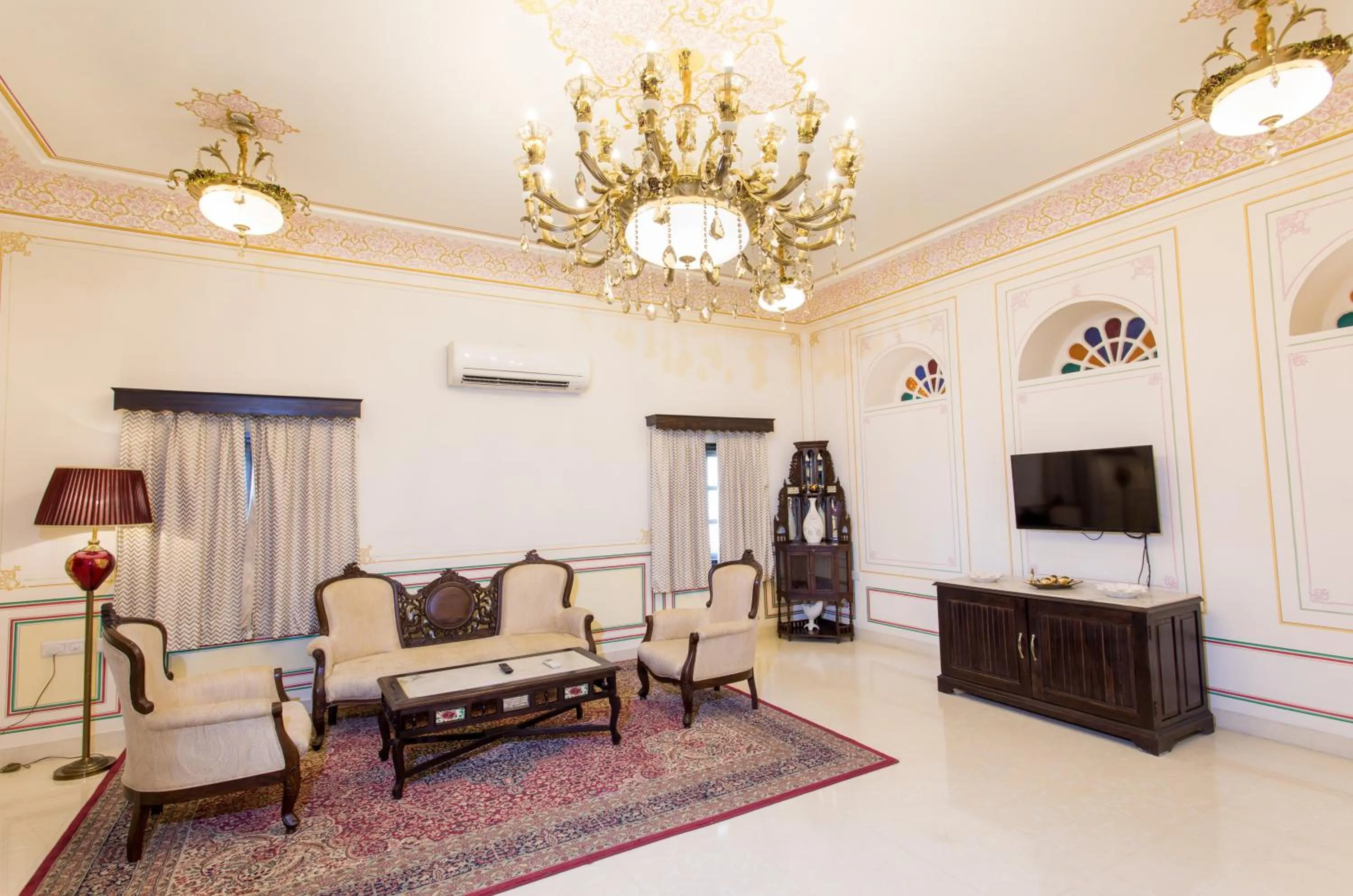 Grand Uniara A Heritage Hotel