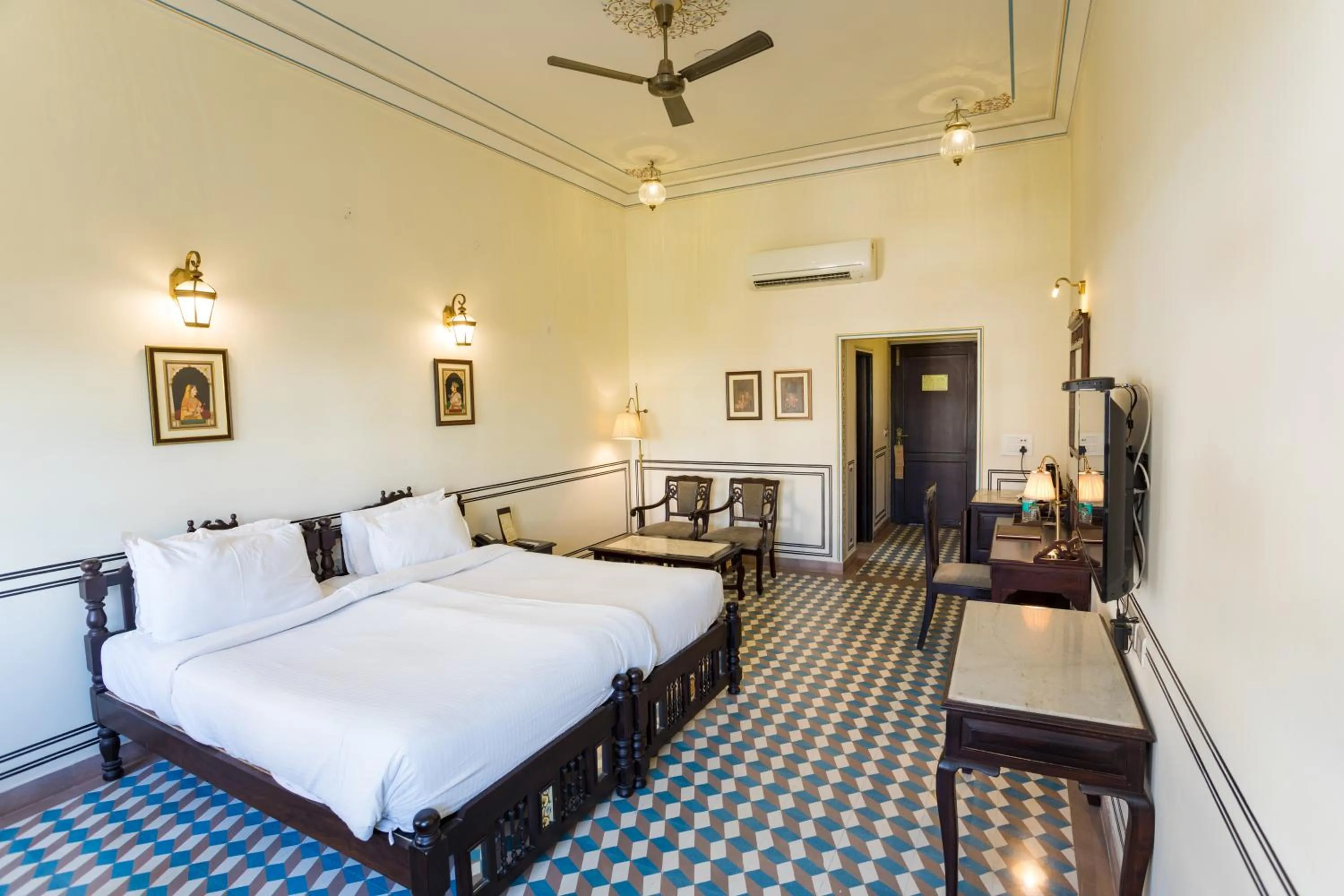 Bed in Grand Uniara A Heritage Hotel