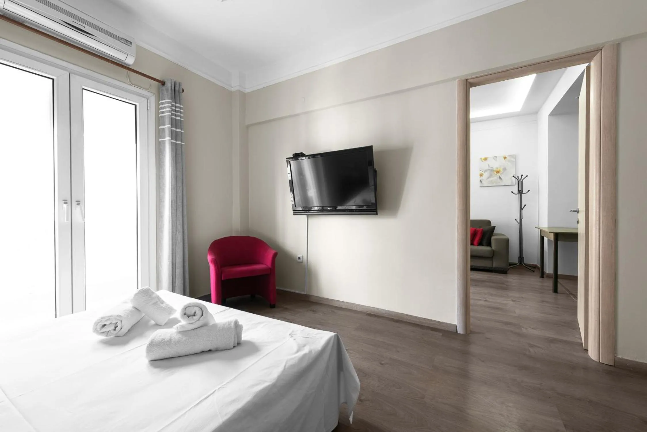 Bed in 93, Nilie Hospitality MGMT