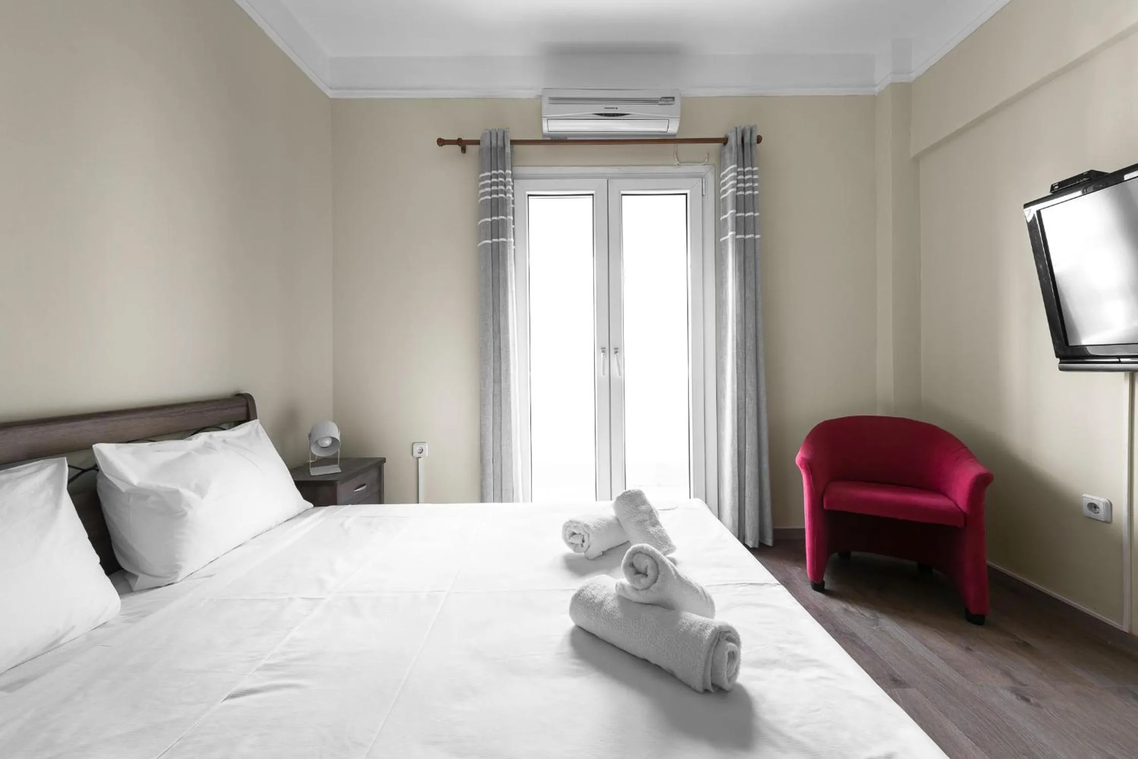 Bed in 93, Nilie Hospitality MGMT
