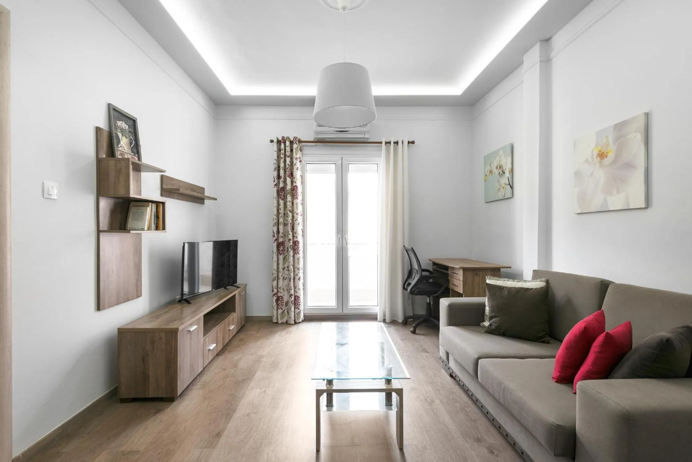 One-Bedroom Apartment in 93, Nilie Hospitality MGMT