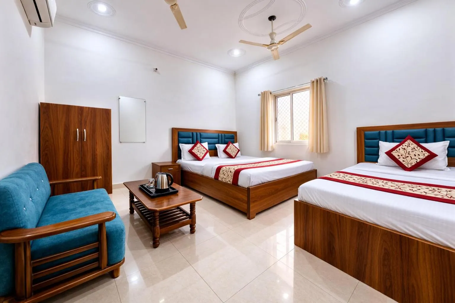 Bedroom, Bed in Murli Manohar Palace