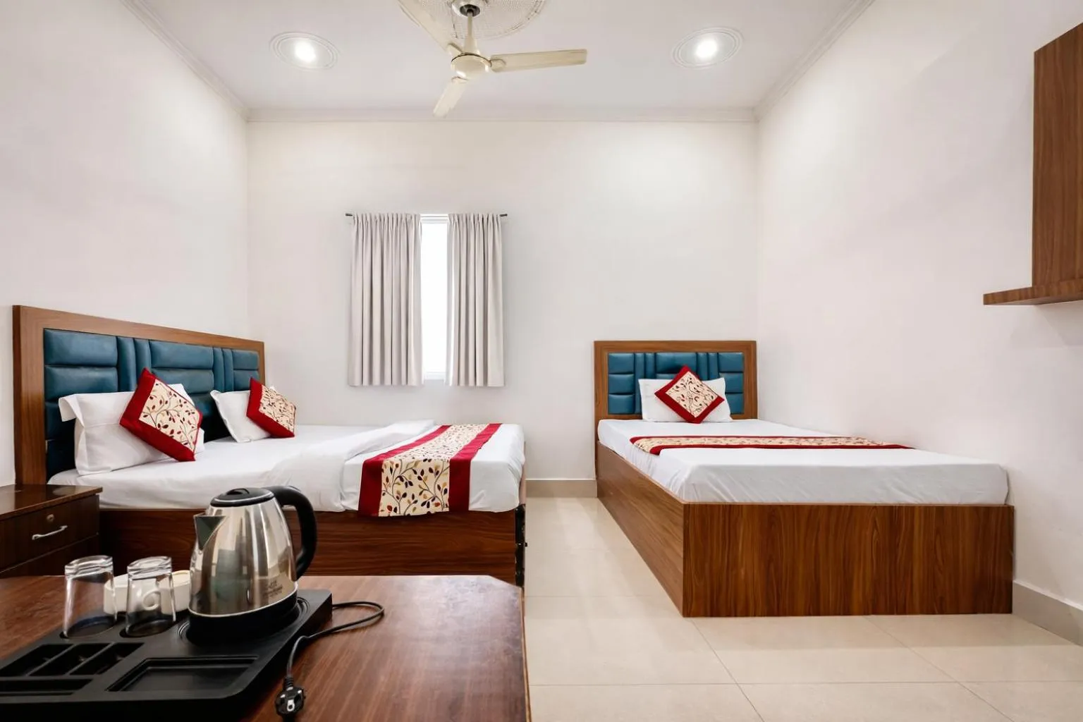 Bed in Murli Manohar Palace