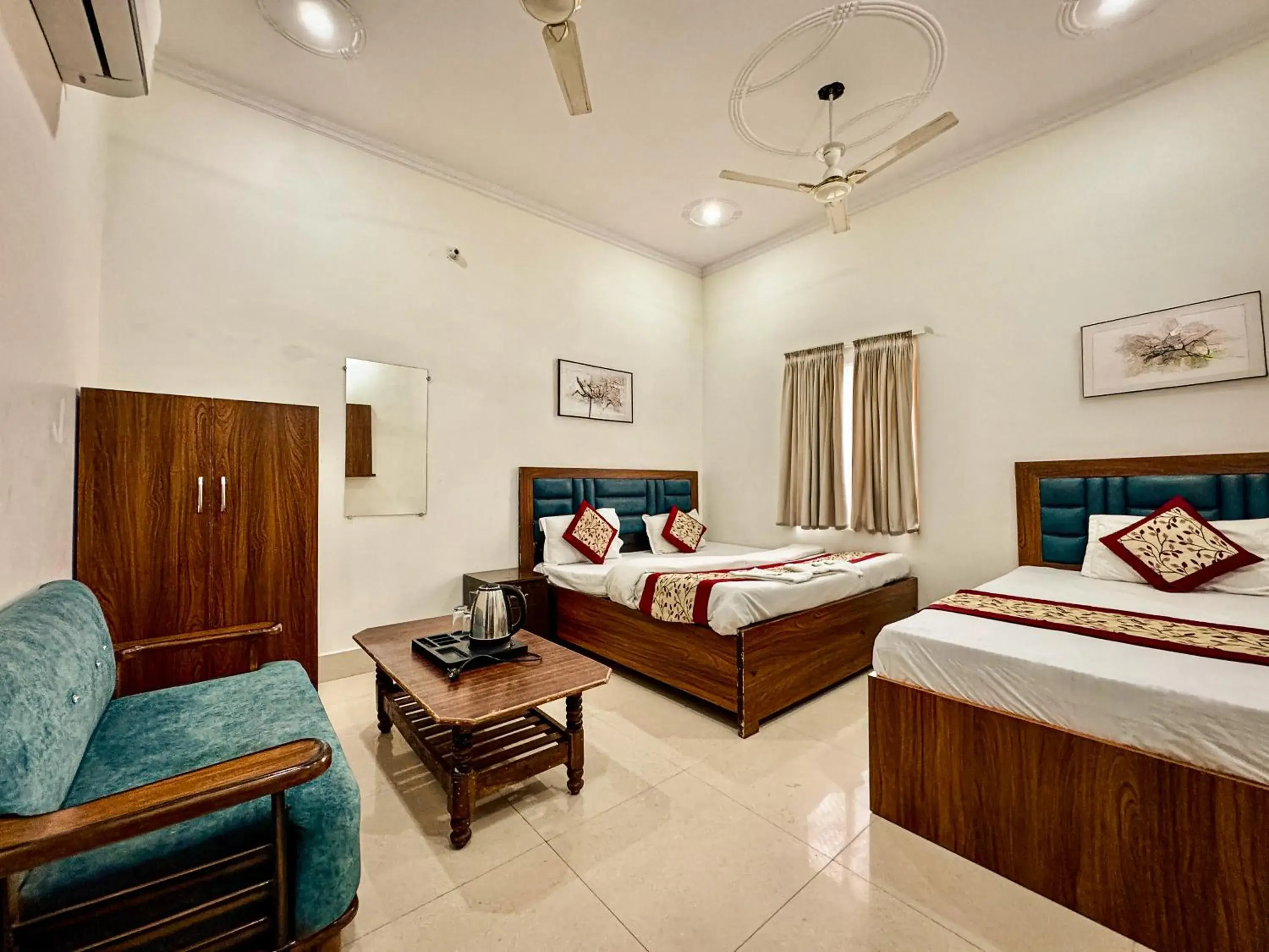 Standard Triple Room in Murli Manohar Palace Standard Triple Room in Murli Manohar Palace