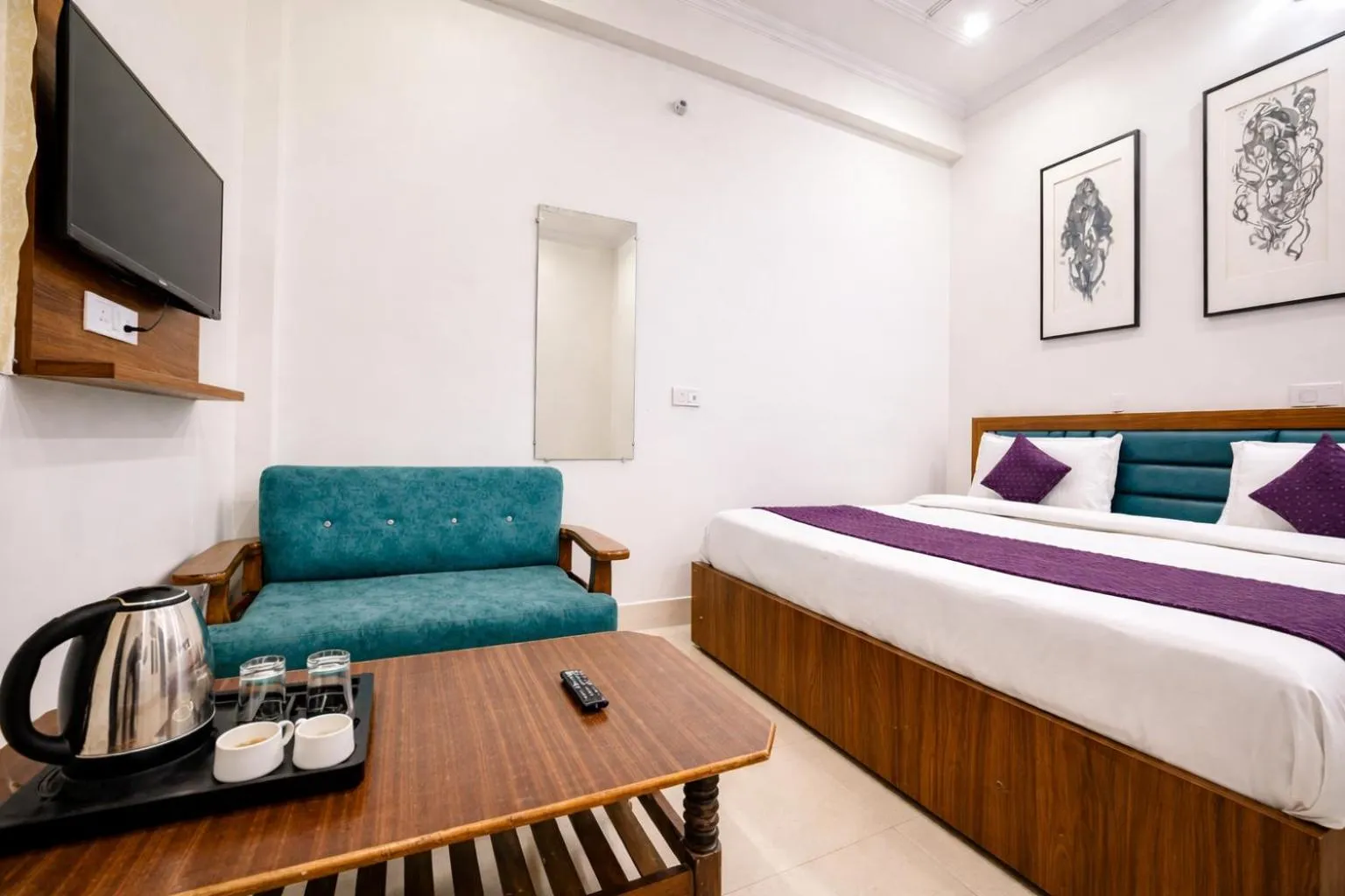 Bed in Murli Manohar Palace