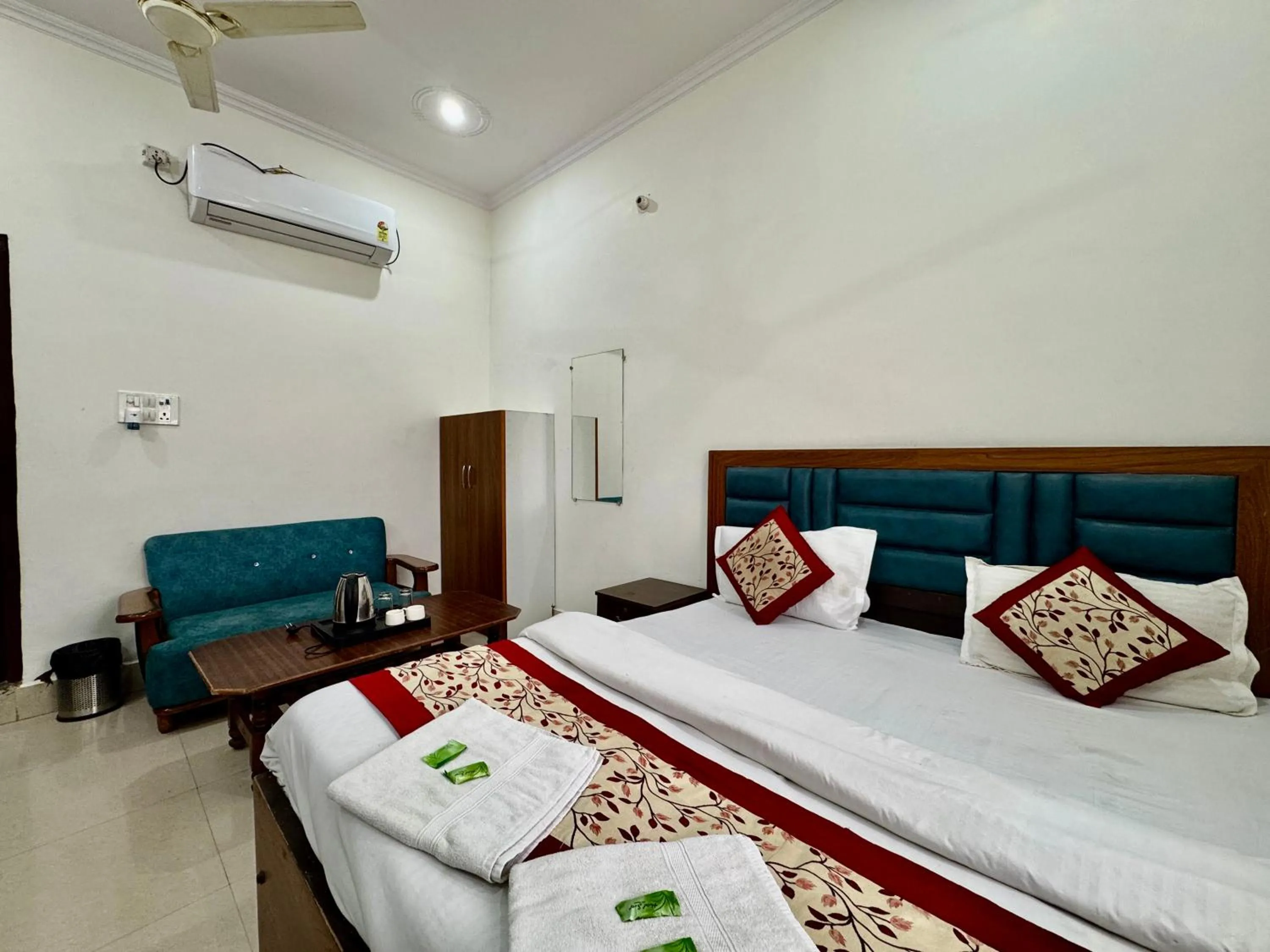 Bed in Murli Manohar Palace