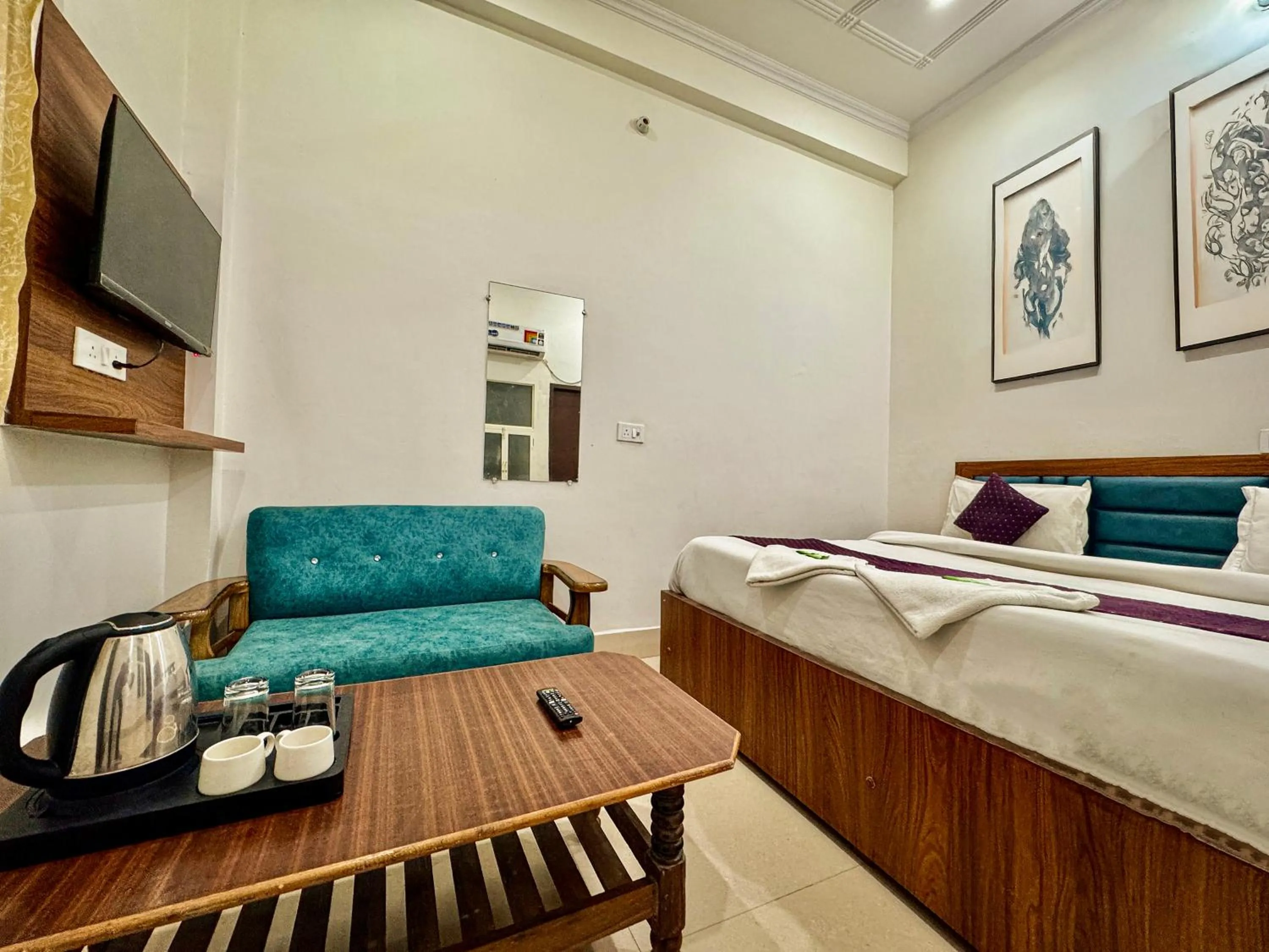 Bed in Murli Manohar Palace