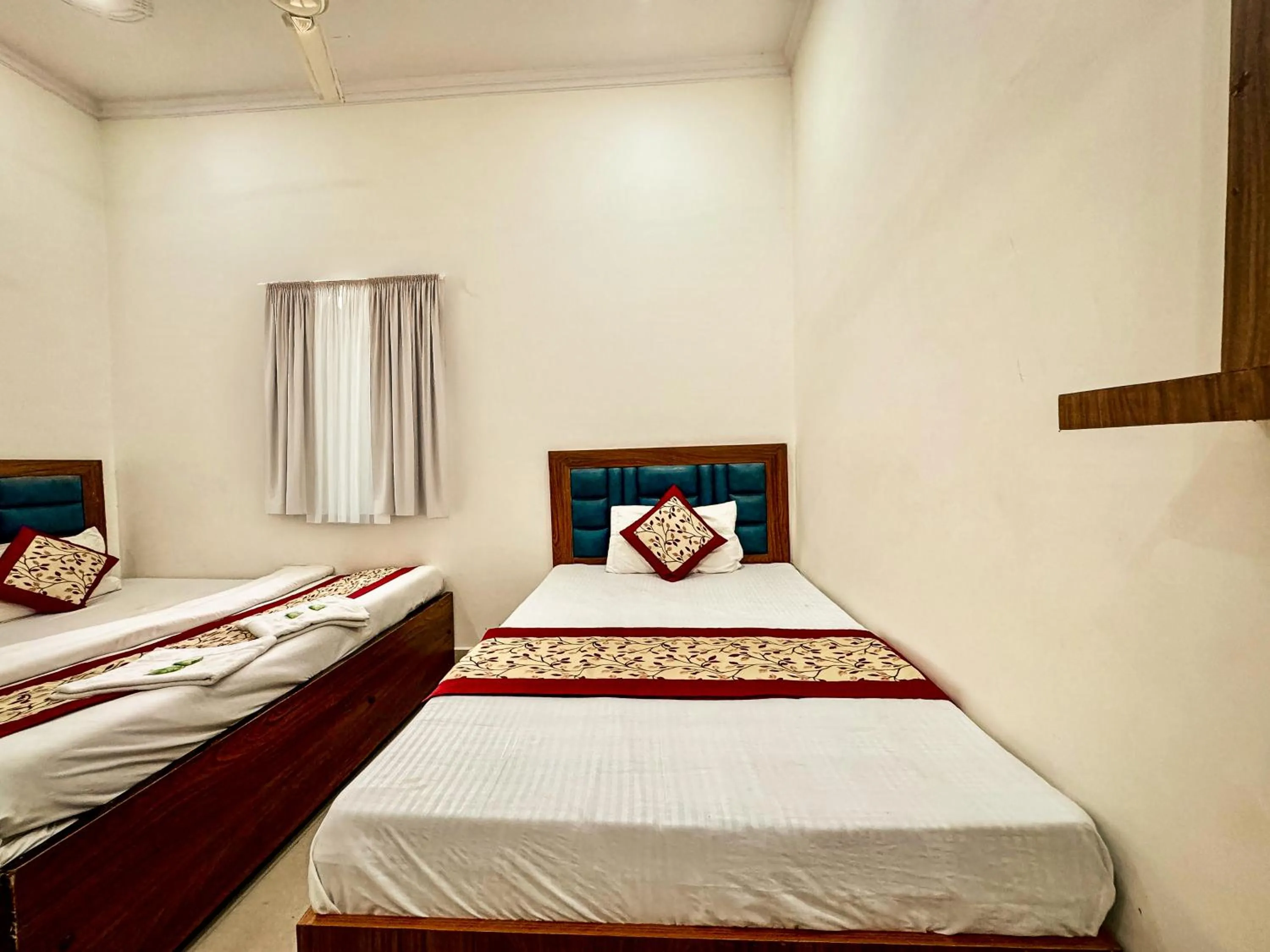 Bed in Murli Manohar Palace