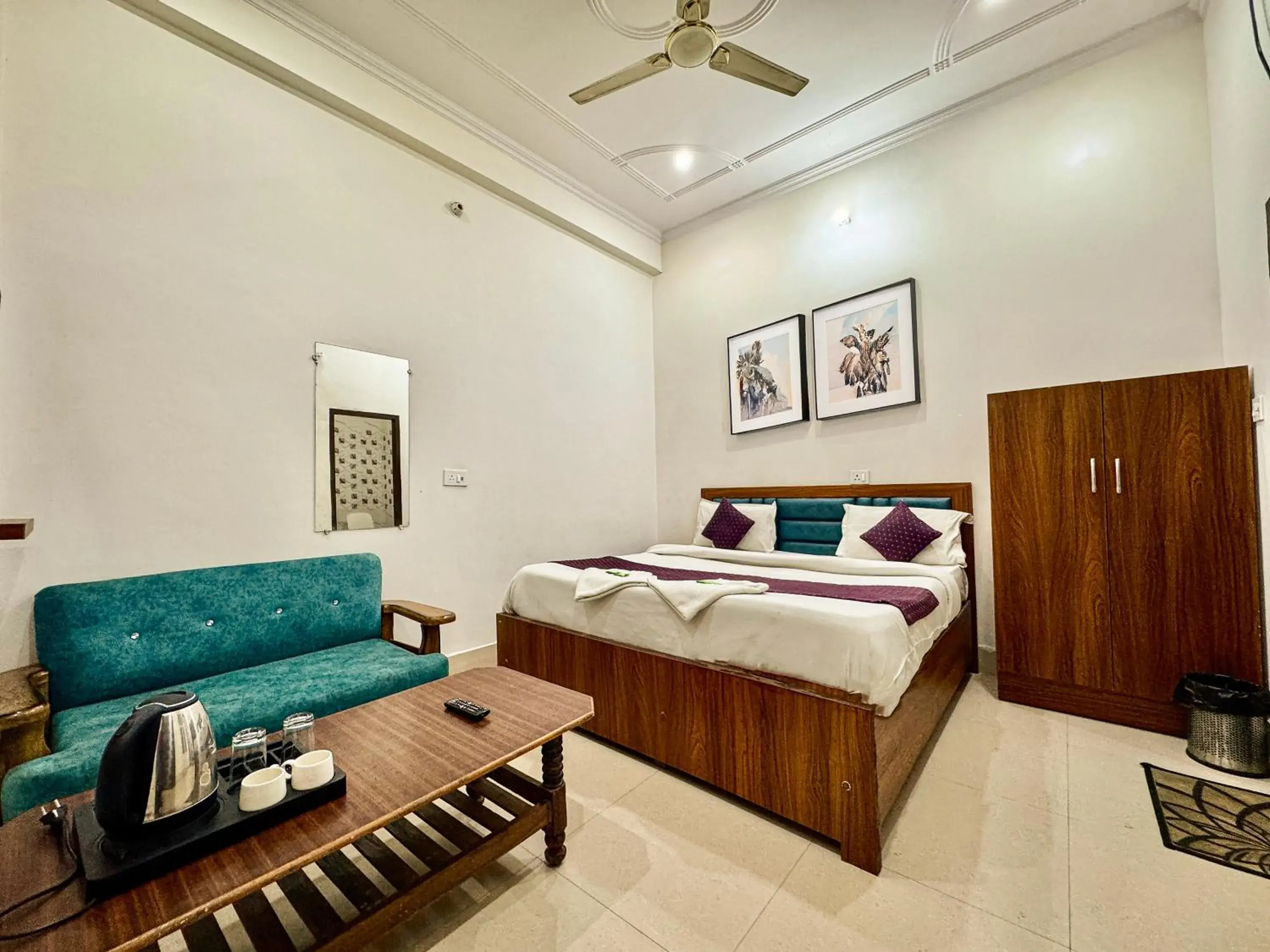 Budget Double Room - single occupancy in Murli Manohar Palace Budget Double Room - single occupancy in Murli Manohar Palace