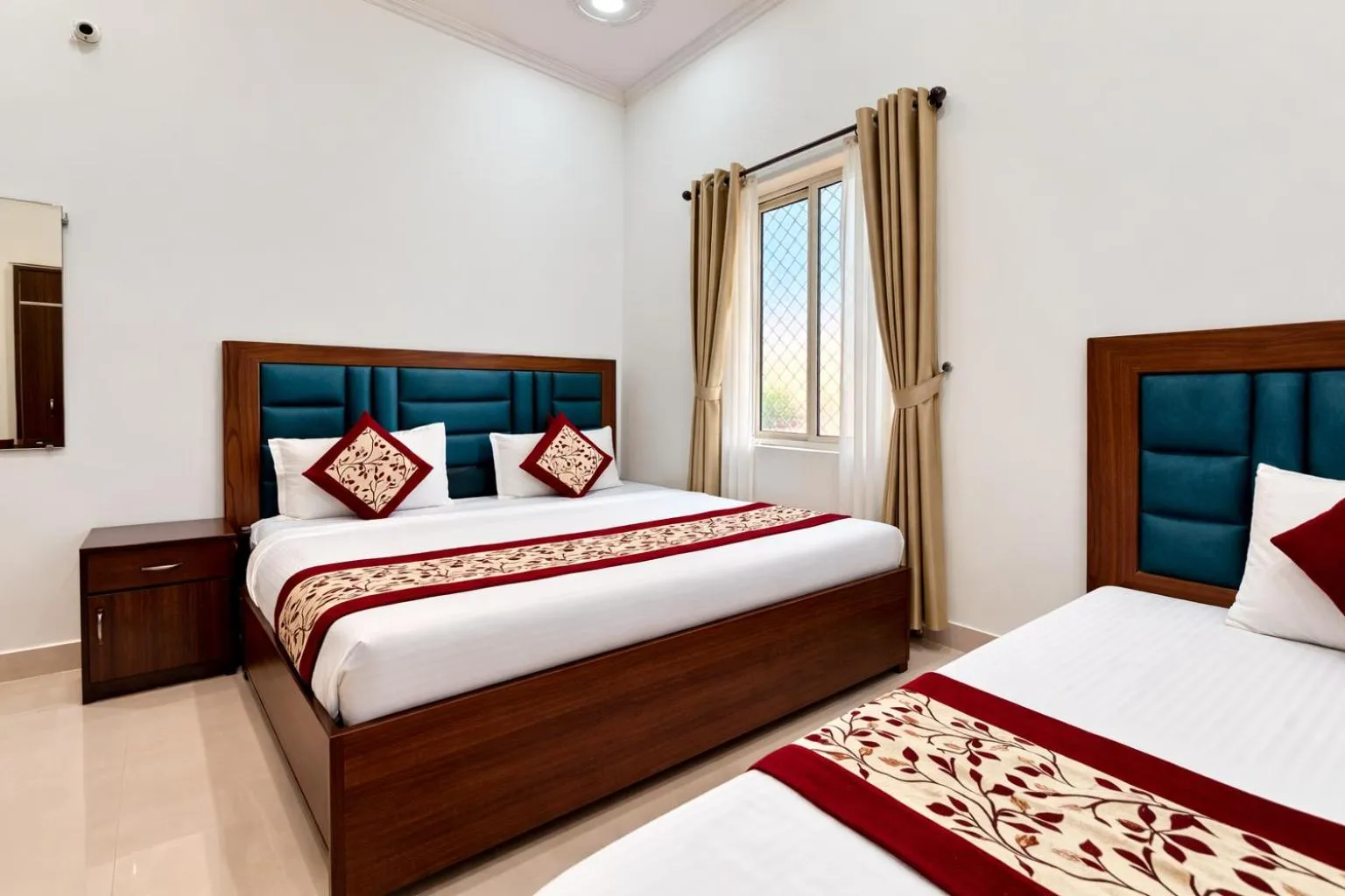 Bedroom, Bed in Murli Manohar Palace