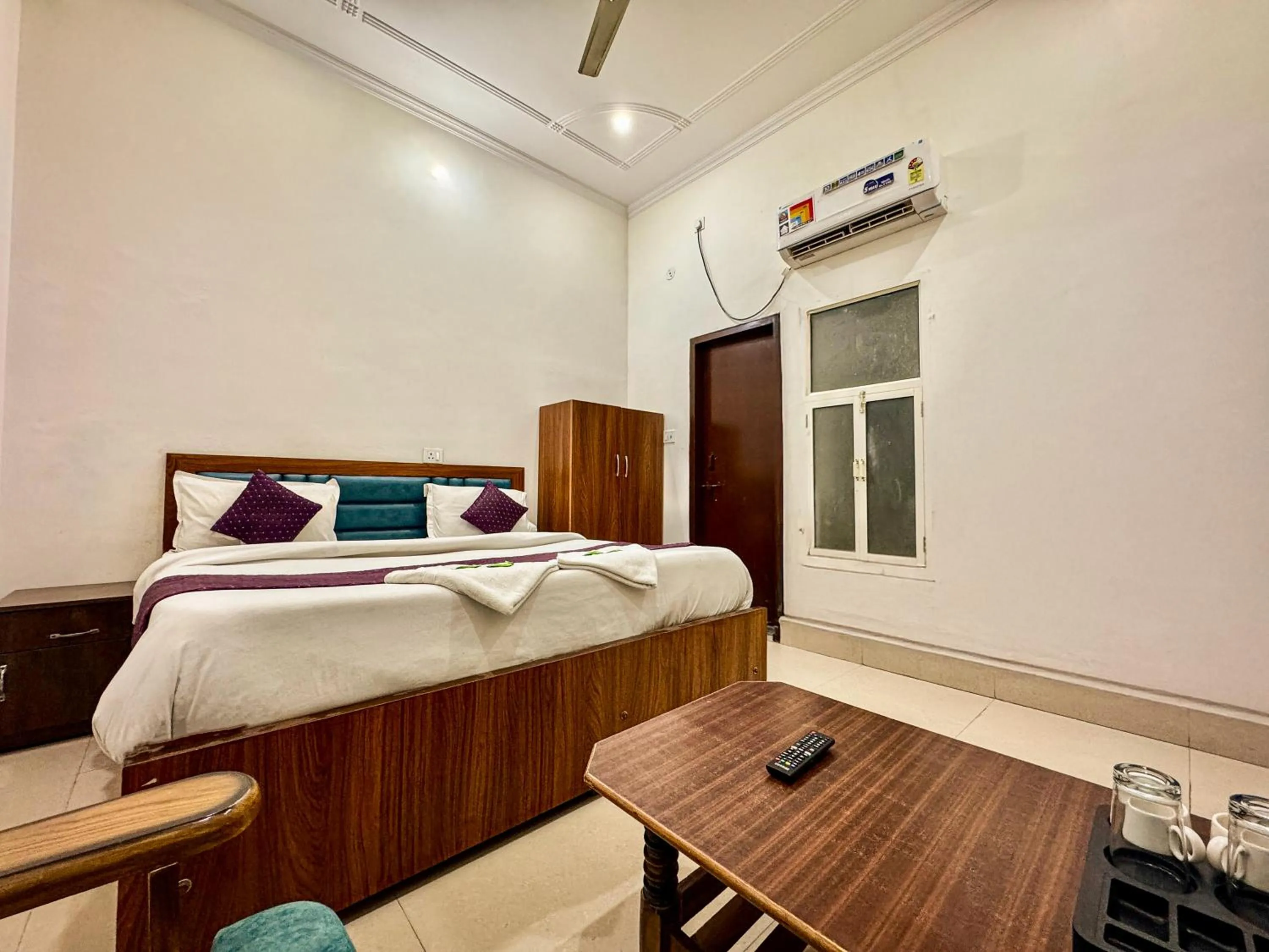 Bed in Murli Manohar Palace